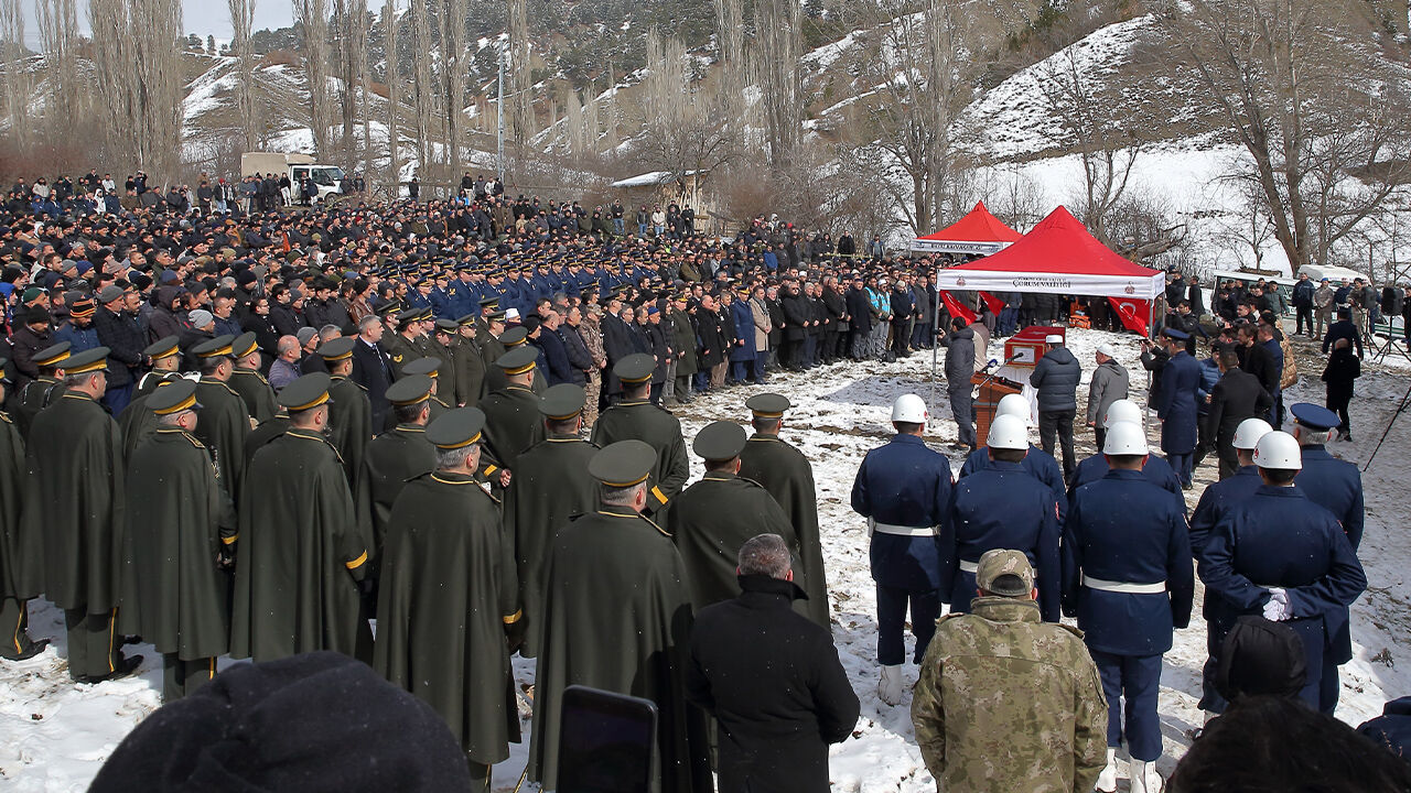 Gözyaşları sel oldu! Pençe-Kilit şehidi son yolculuğuna uğurlandı - 2. Resim