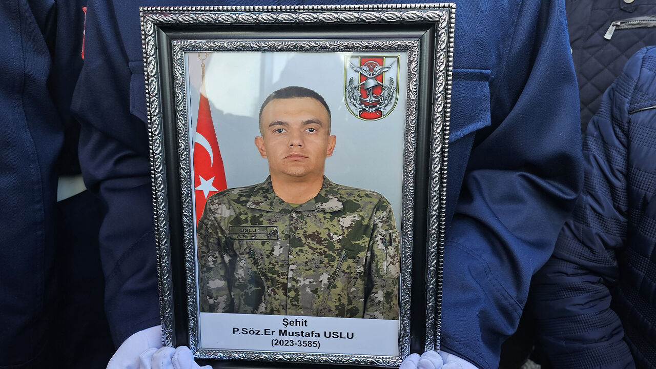 Gözyaşları sel oldu! Pençe-Kilit şehidi son yolculuğuna uğurlandı - 3. Resim