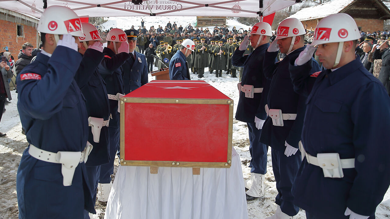 Gözyaşları sel oldu! Pençe-Kilit şehidi son yolculuğuna uğurlandı - 1. Resim