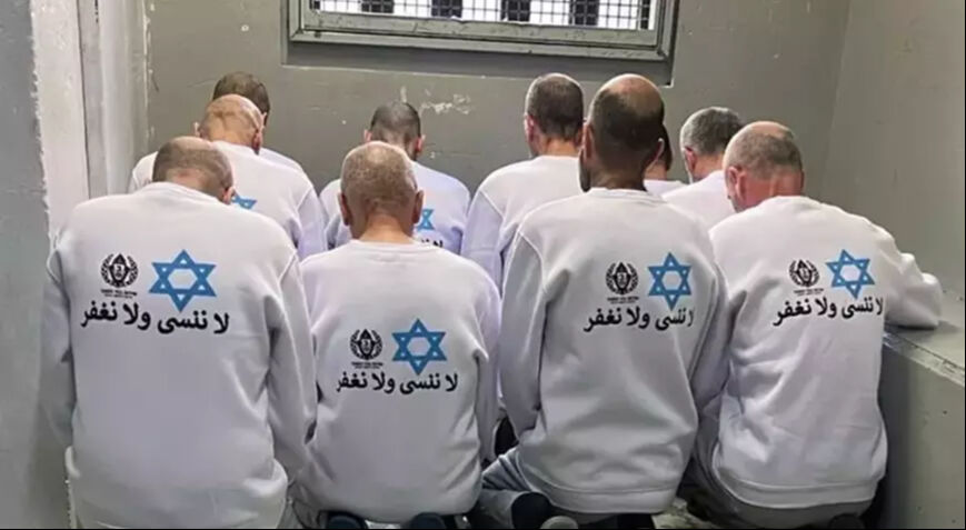 İsrailli esir Kassam Tugaylarını alnından öptü! Siyonist rejimin aşağılamalarına karışıklık Gazze'de insanlık gösterildi - 1. Resim