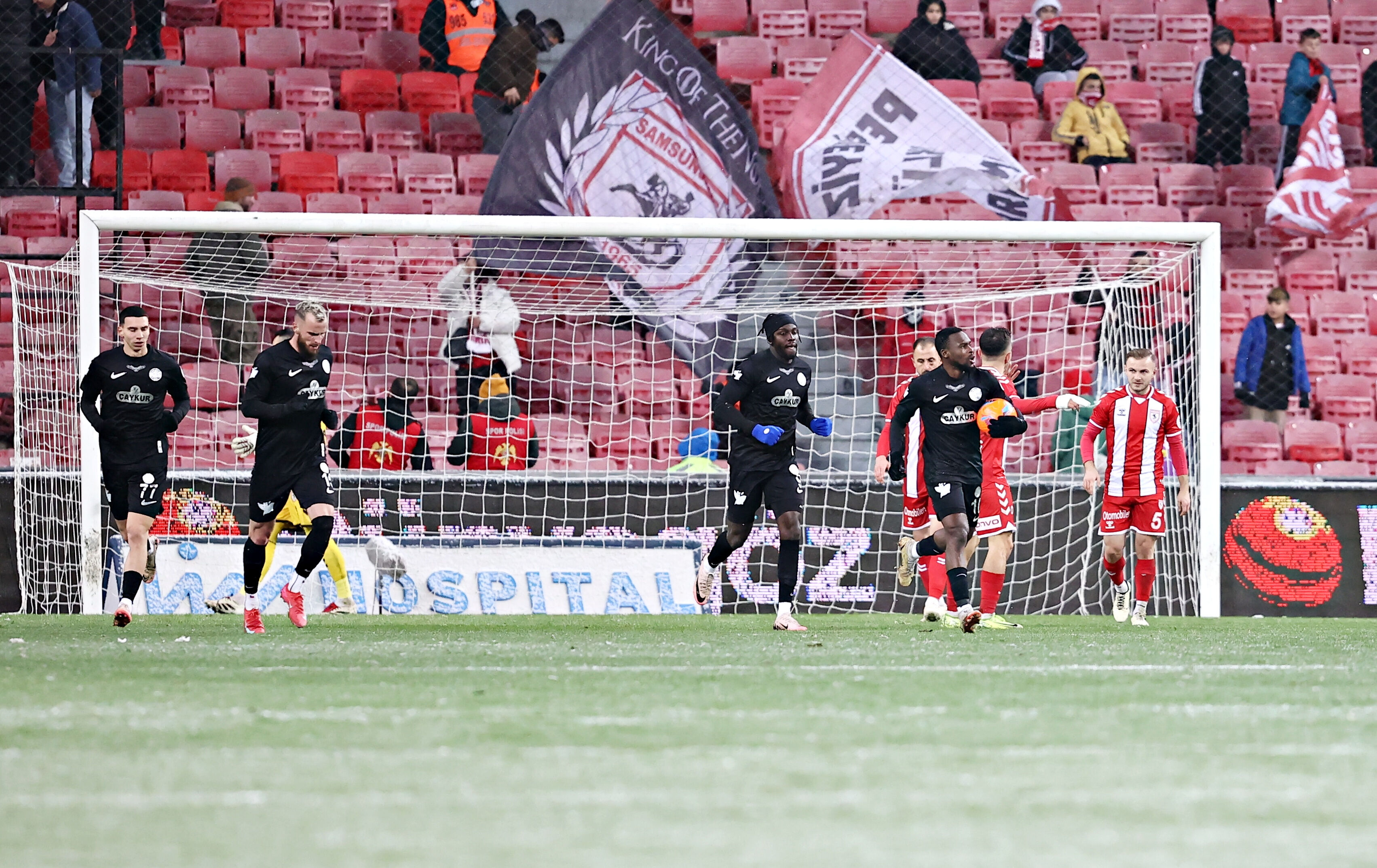 Samsun'da nefes kesen maç! Rizespor 2-0'dan geri döndü Samsun'da nefes kesen maç! Rizespor 2-0'dan geri döndü - 2. Resim