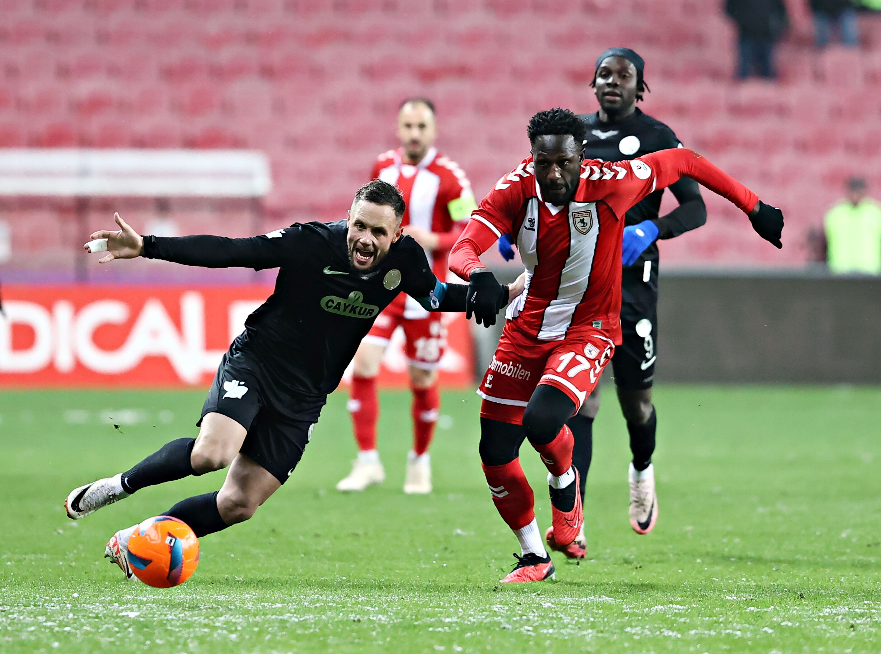 Samsun'da nefes kesen maç! Rizespor 2-0'dan geri döndü Samsun'da nefes kesen maç! Rizespor 2-0'dan geri döndü - 1. Resim