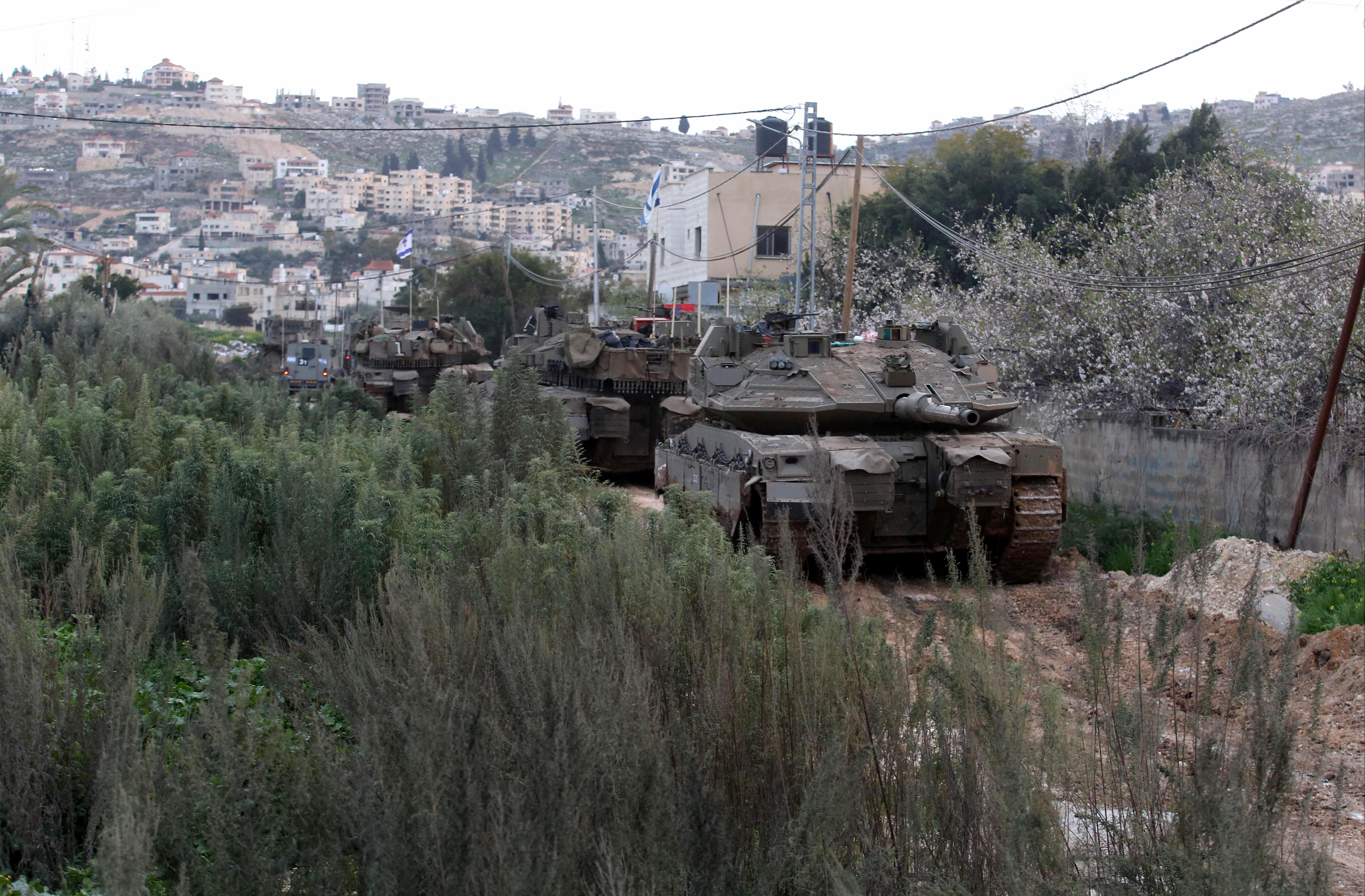 22 yıl sonra tanklarla geri döndü! İsrail Batı Şeria'daki sivillere karşı saldırı başlattı - 2. Resim