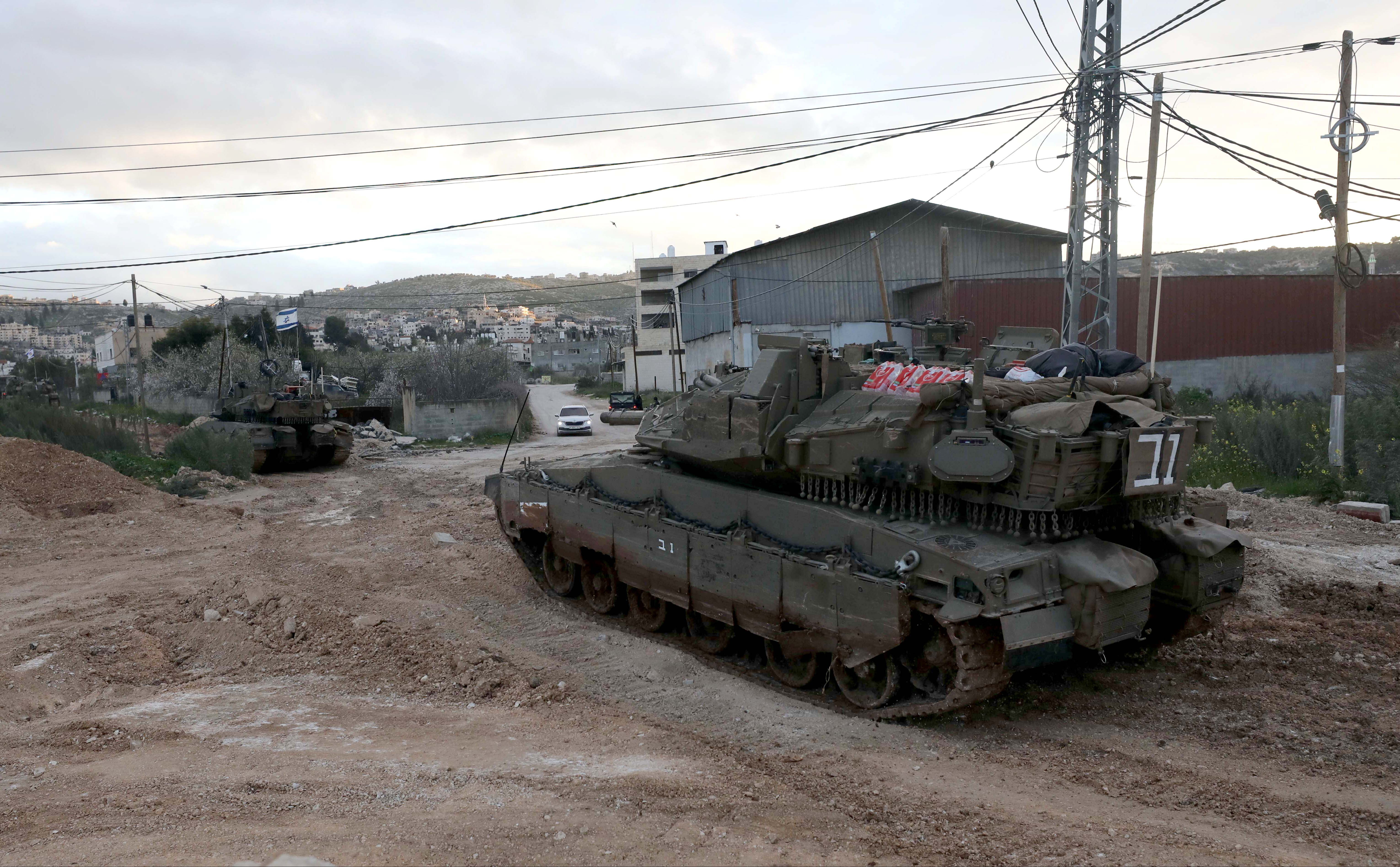 22 yıl sonra tanklarla geri döndü! İsrail Batı Şeria'daki sivillere karşı saldırı başlattı - 2. Resim