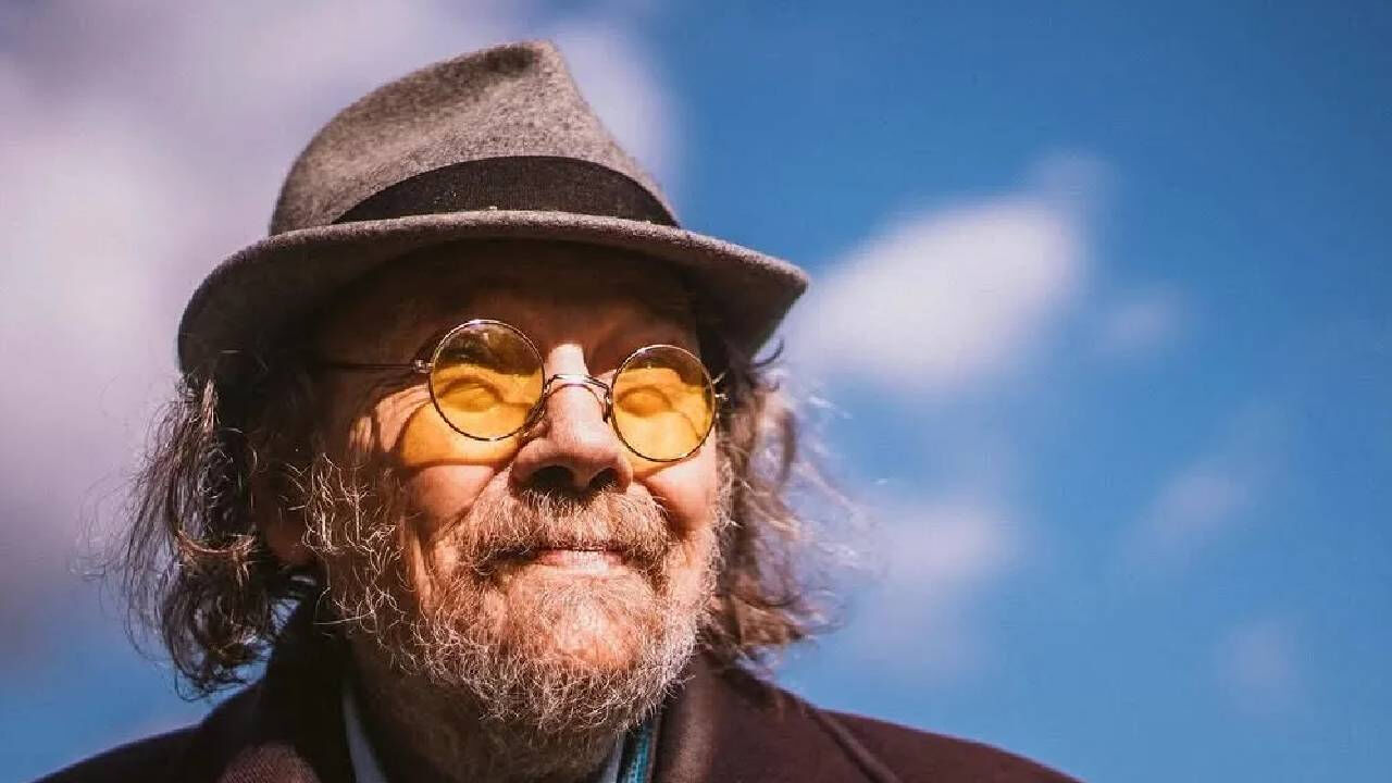 80'li yıllara damga vurmuştu! Ünlü şarkıcı hayatını kaybetti - 1. Resim