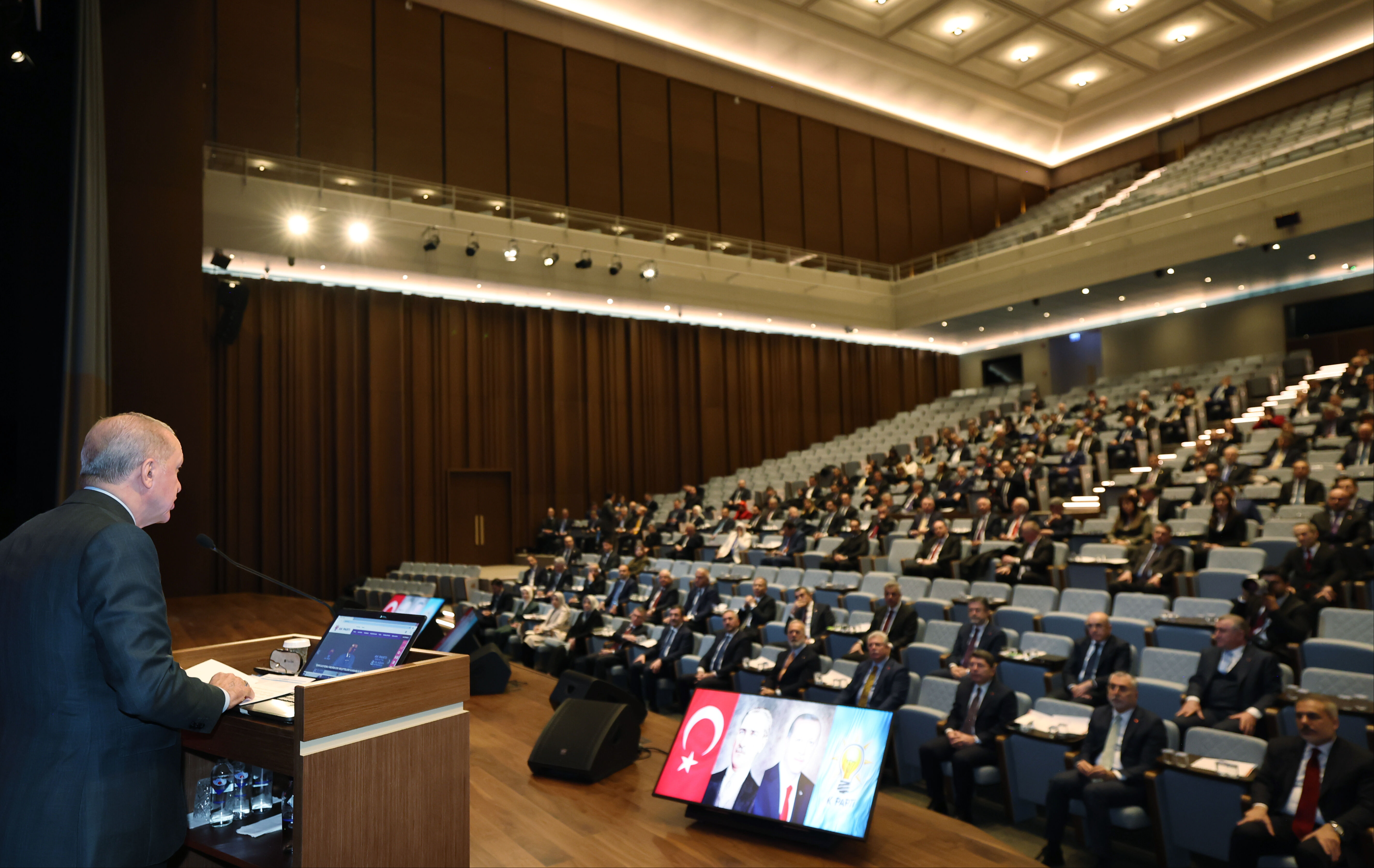 Erdoğan'ın kurmayları belli oldu! İşte AK Parti MYK üyeleri AK Parti MKYK 39 yeni isimle ilk kez toplandı - 1. Resim
