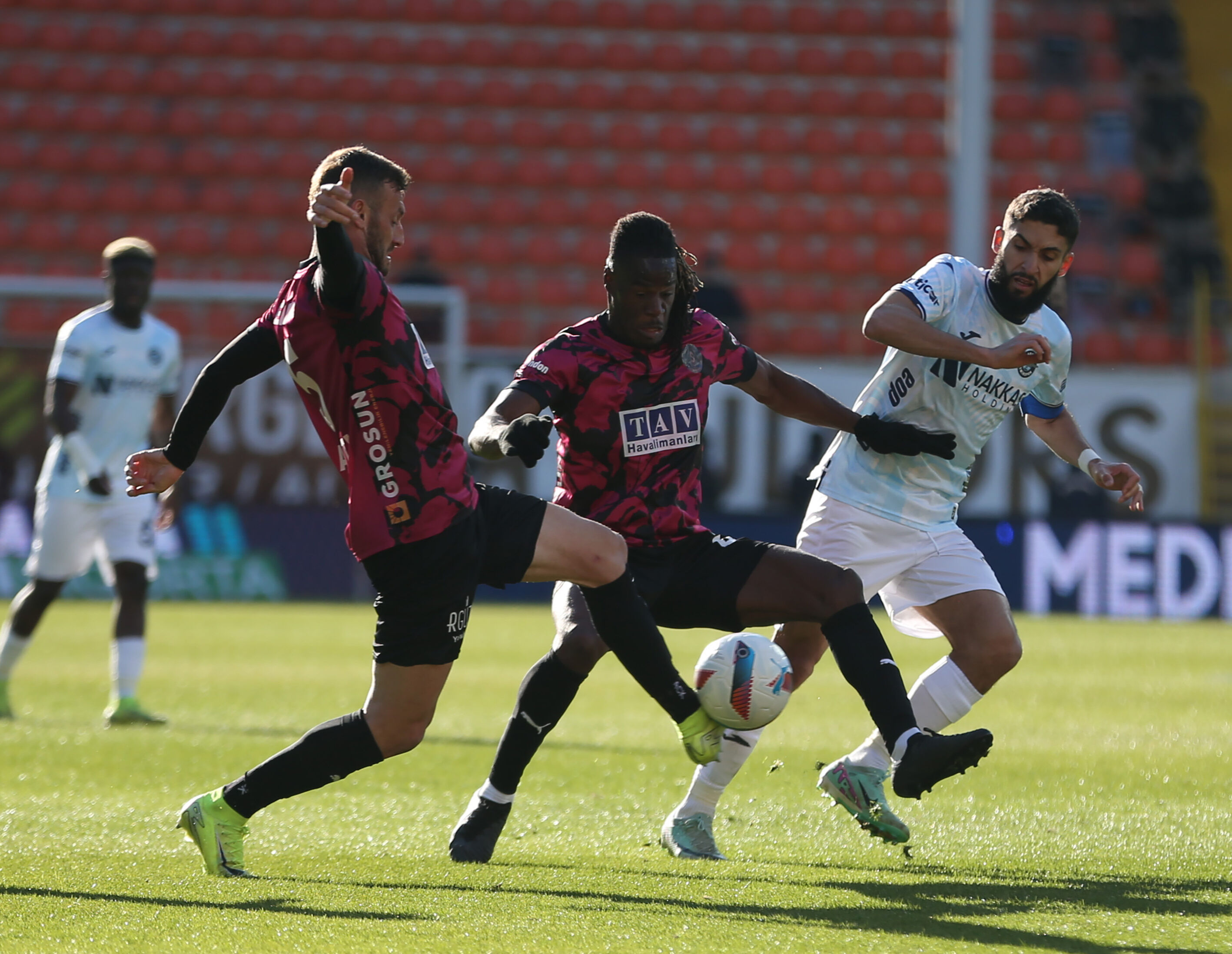 Alanyaspor kendi evinde 2-0'dan geri döndü! 90'da gol geldi... - 2. Resim