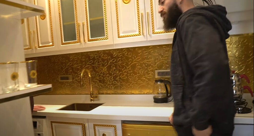 Kobra Murat evi ilk kez görüntülendi!  Şaşaalı lüks evde yok yok... Tuvaleti görenler şaştı kaldı Kobra Murat evinin kapılarını açtı!  Şaşaalı lüks evde yok yok! Tuvaleti görenler şaştı kaldı - 7. Resim