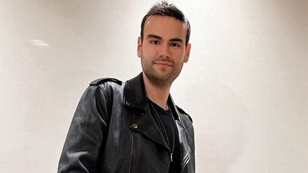 Sabancı ailesinin ünlü ismi Faruk Sabancı'dan maddiyatla ilgili dikkat çeken açıklama! Sosyal medyada yorum yağdı - 1. Resim