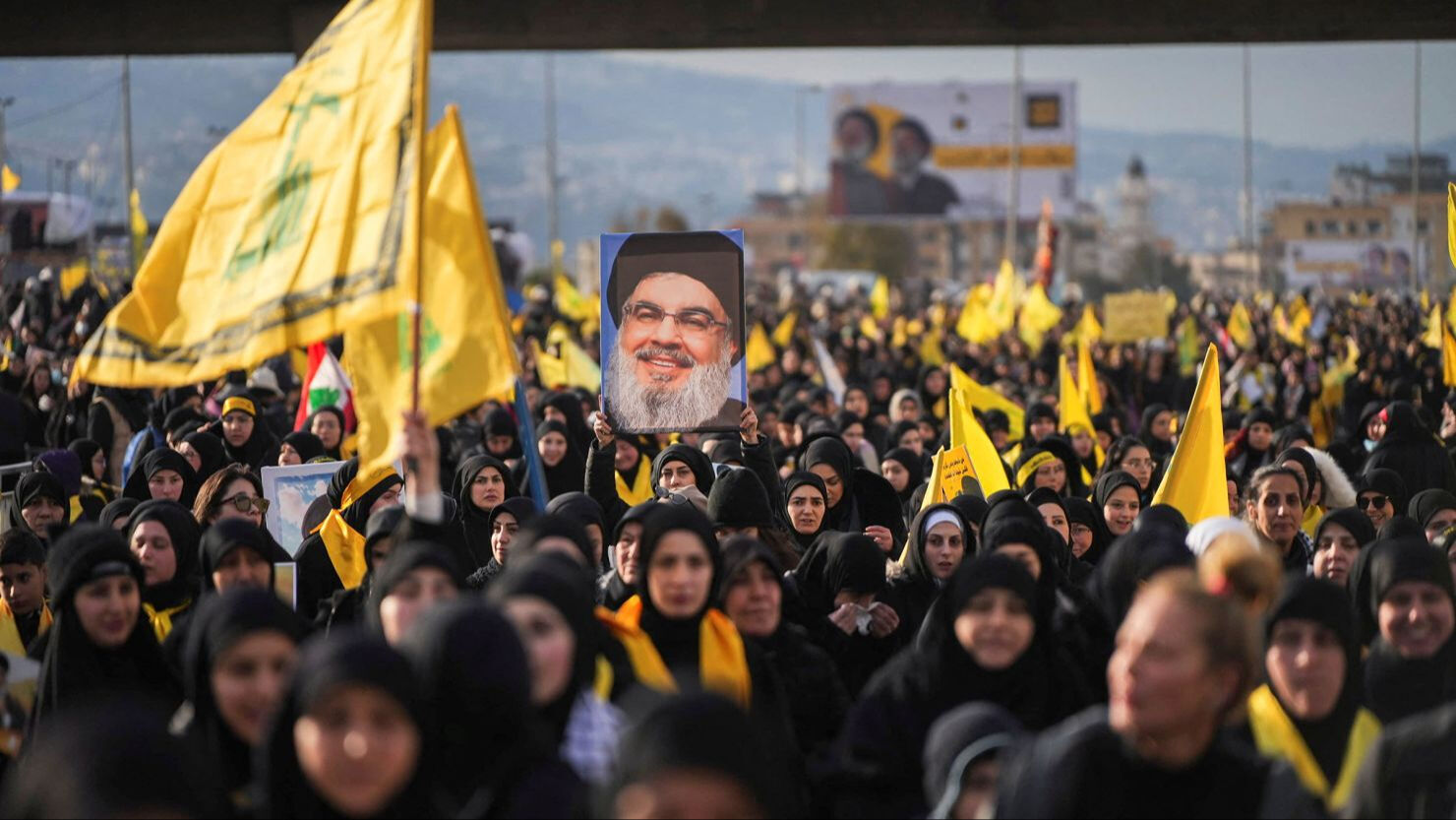 Siyonistler cenazede bile durmuyor! Nasrallah'ın töreni sırasında provokasyon - 2. Resim