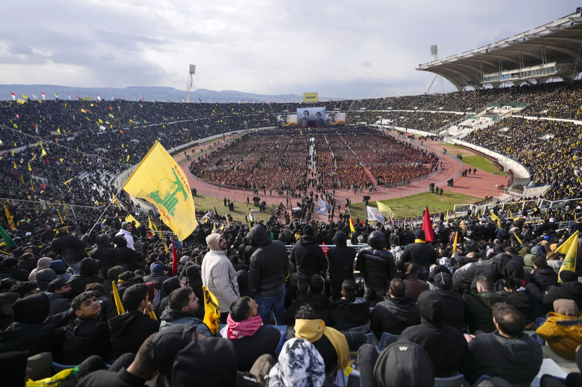 Siyonistler cenazede bile durmuyor! Nasrallah'ın töreni sırasında provokasyon - 1. Resim