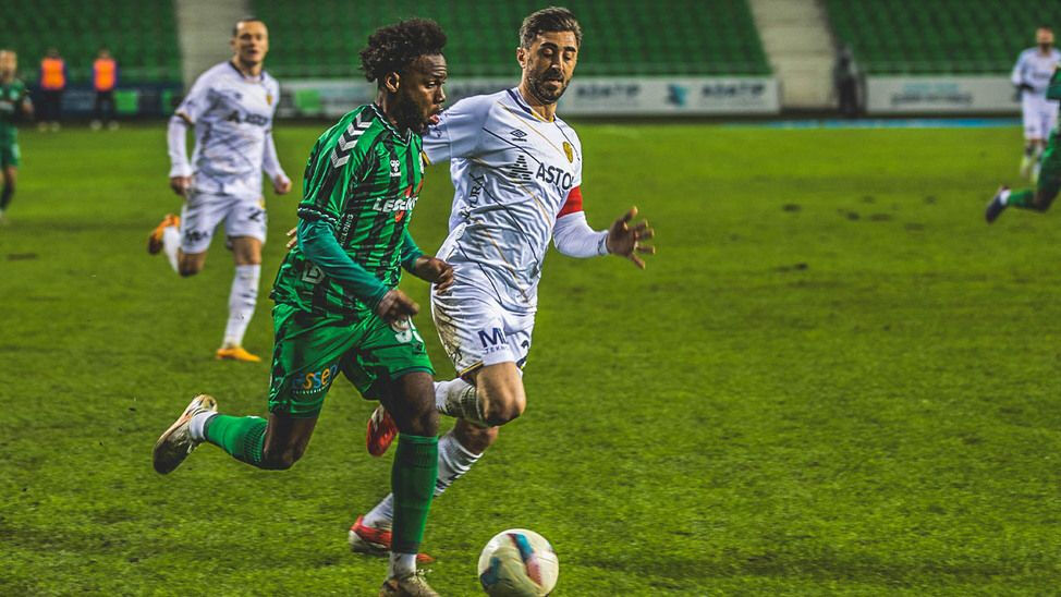 Ümraniyespor - Sakaryaspor maçı yoğun kar yağışı nedeniyle yarıda kaldı! - 1. Resim