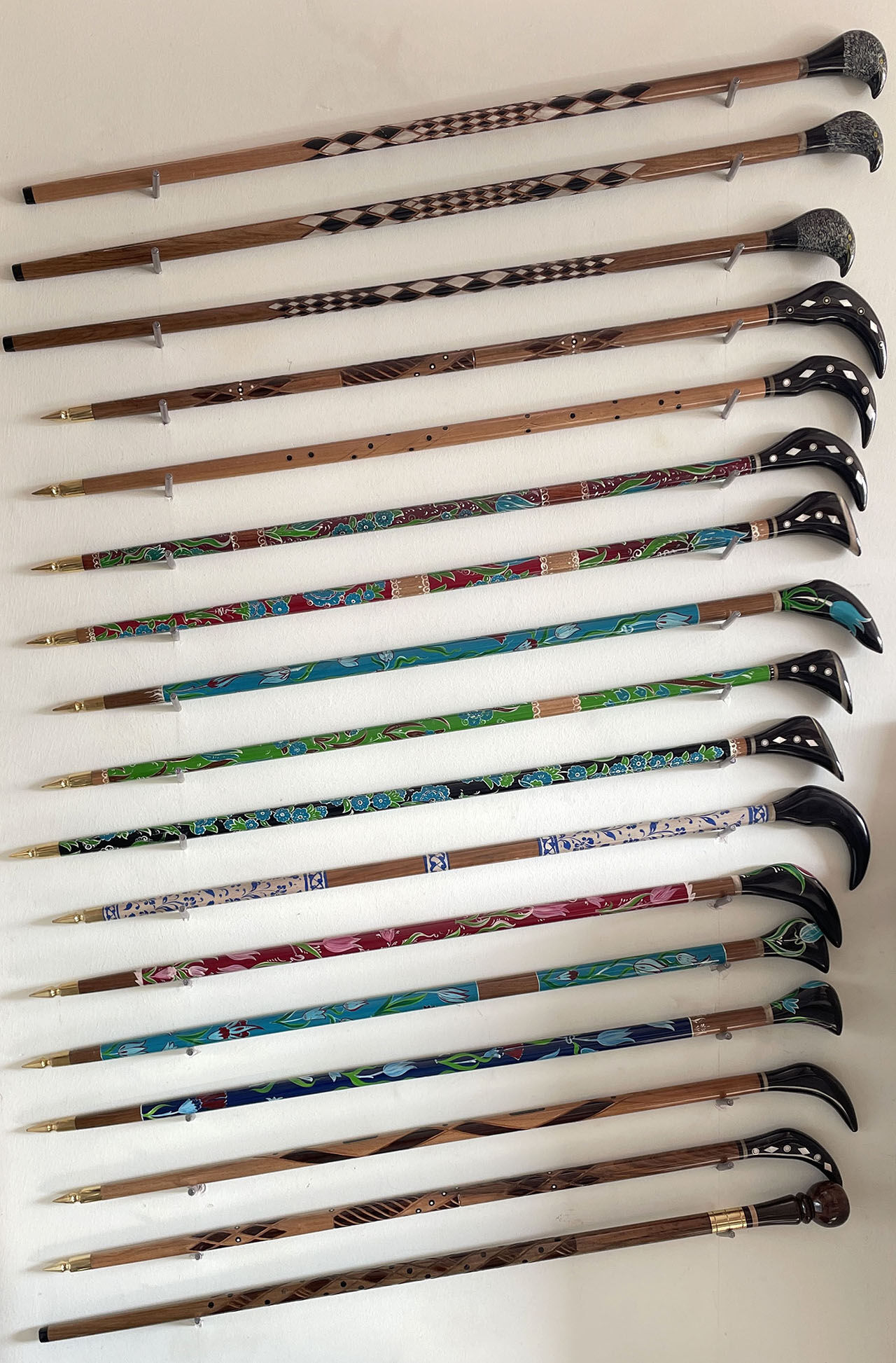 Ebru sanatıyla birleşen 120 yıllık tecrübe! Yaşayan insan hazinesi seçilen baston ustası eserleriyle hayran bıraktı - 7. Resim