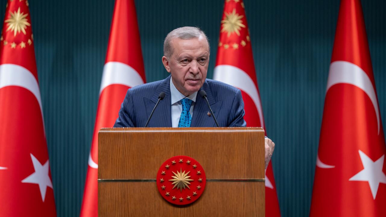 Erdoğan'dan ramazan fırsatçılarına son uyarı: Vatandaşın ekmeğine kan doğrayanlara nefes aldırmayacağız Erdoğan'dan ramazan fırsatçılarına son uyarı: Vatandaşların ekmeğine kan doğrayanlara nefes aldırmayacağız - 1. Resim