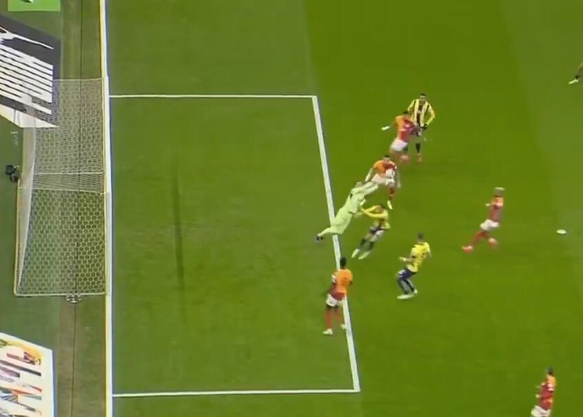 Galatasaray-Fenerbahçe derbisinde gol geçersiz sayıldı! İşte o pozisyon - 2. Resim