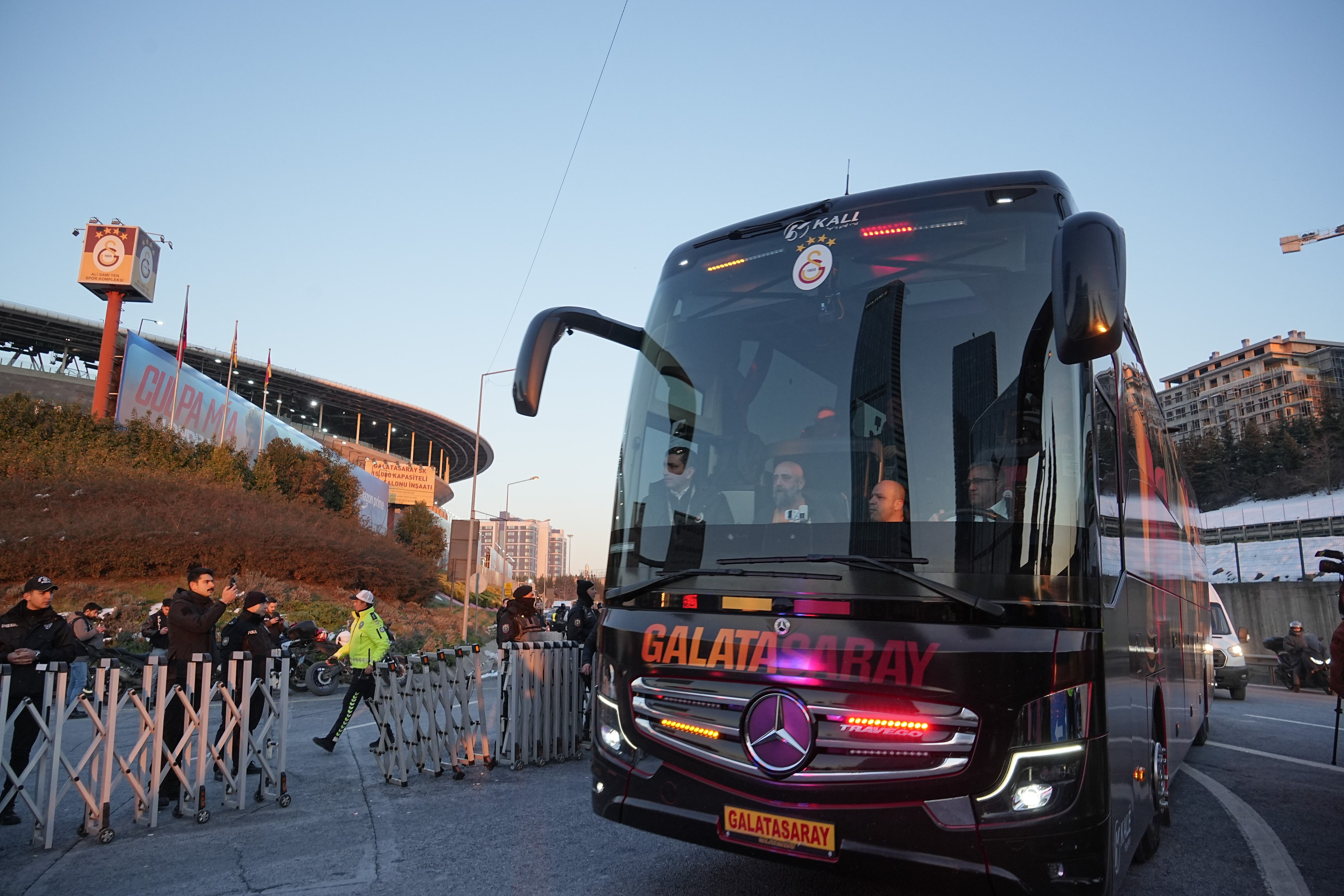 Galatasaray ve Fenerbahçe, RAMS Park'a geldi! - 1. Resim