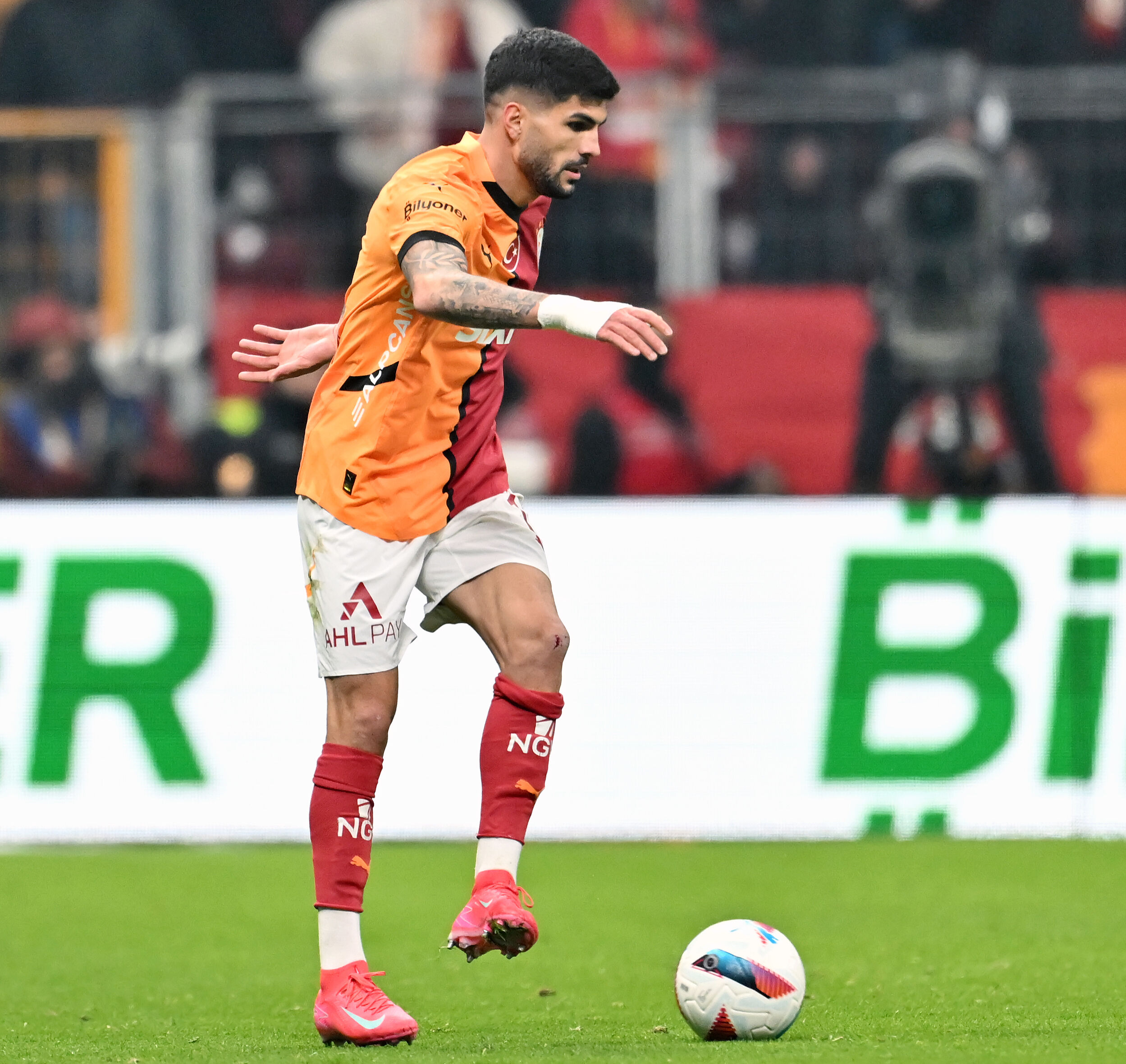 Galatasaray'ın yeni transferi sakatlandı! Derbide oyundan alındı Galatasaray'ın yeni transferi sakatlandı! Derbide oyundan alındı - 1. Resim