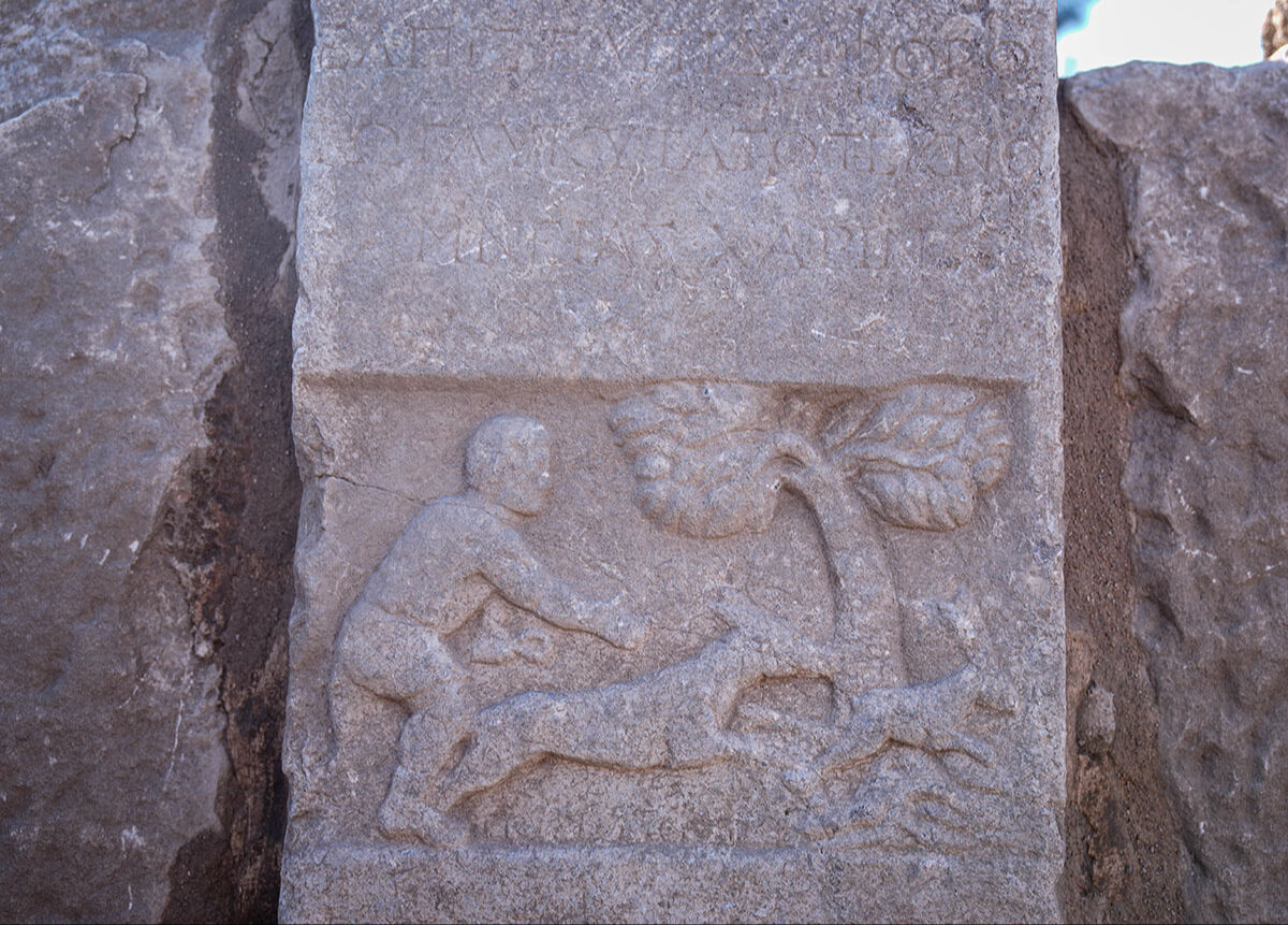 Pergamon'da çocuk şeklinde mezar taşı bulundu! İzmir'de 