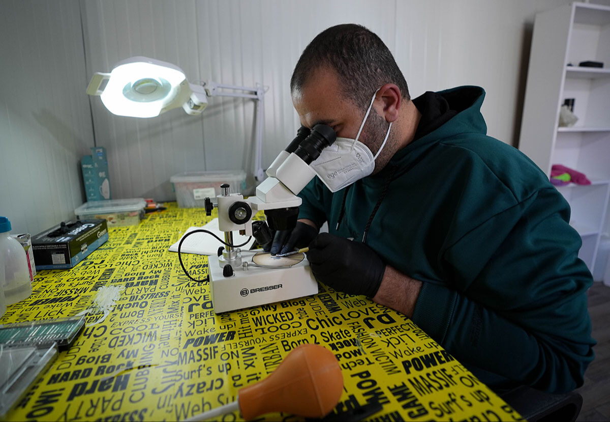 Pergamon'da çocuk şeklinde mezar taşı bulundu! İzmir'de 