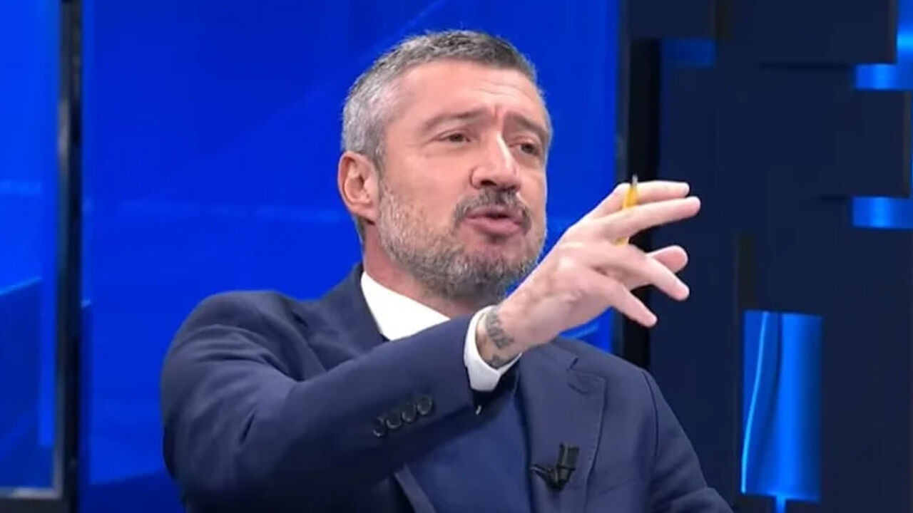 Tümer Metin Fenerbahçeli futbolcuyu işaret etti, stüdyodan itiraz geldi! "Bu maçı oynamayacaksa neden aldın?" - 1. Resim