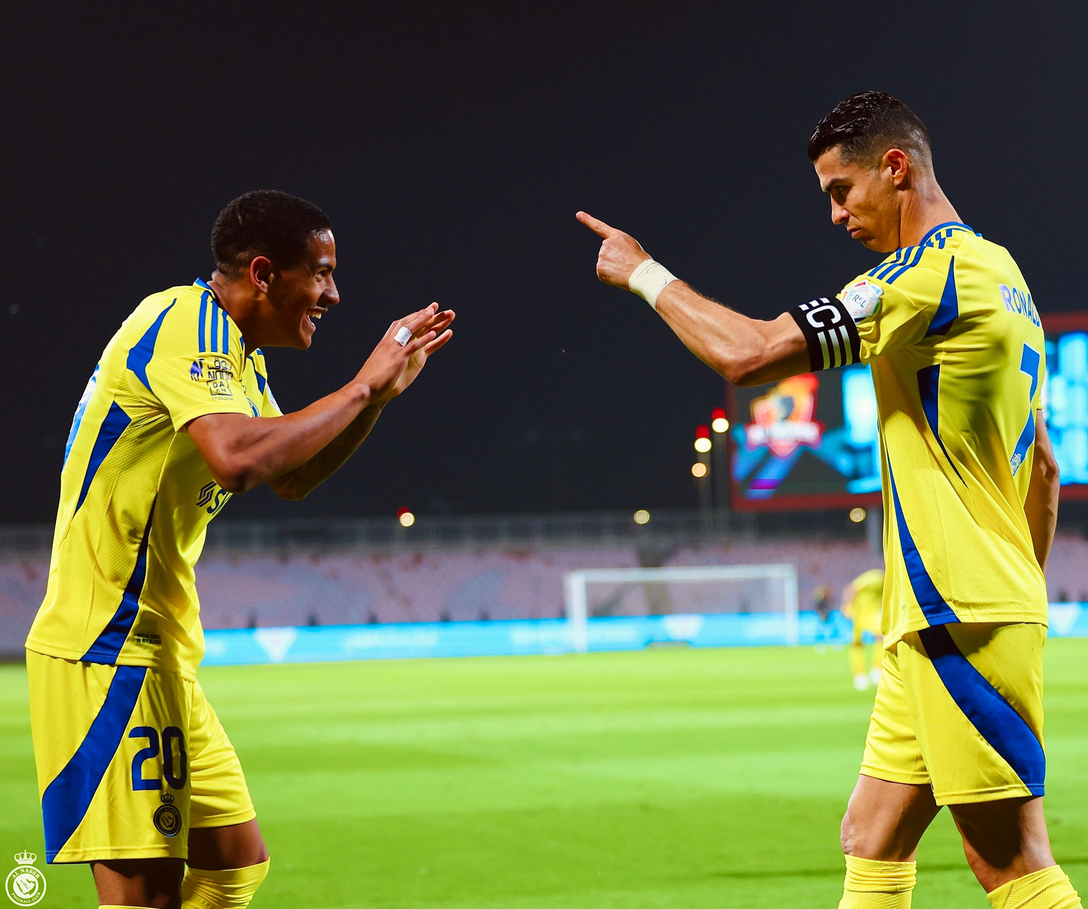 40 yaşındaki Cristiano Ronaldo atmaya devam ediyor! 925. golünü ağlara gönderdi - 1. Resim