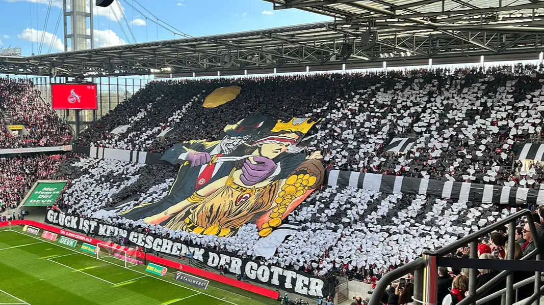 Almanya Ren derbisinde olay koreografi! Taraftar ayağa kalktı - 2. Resim