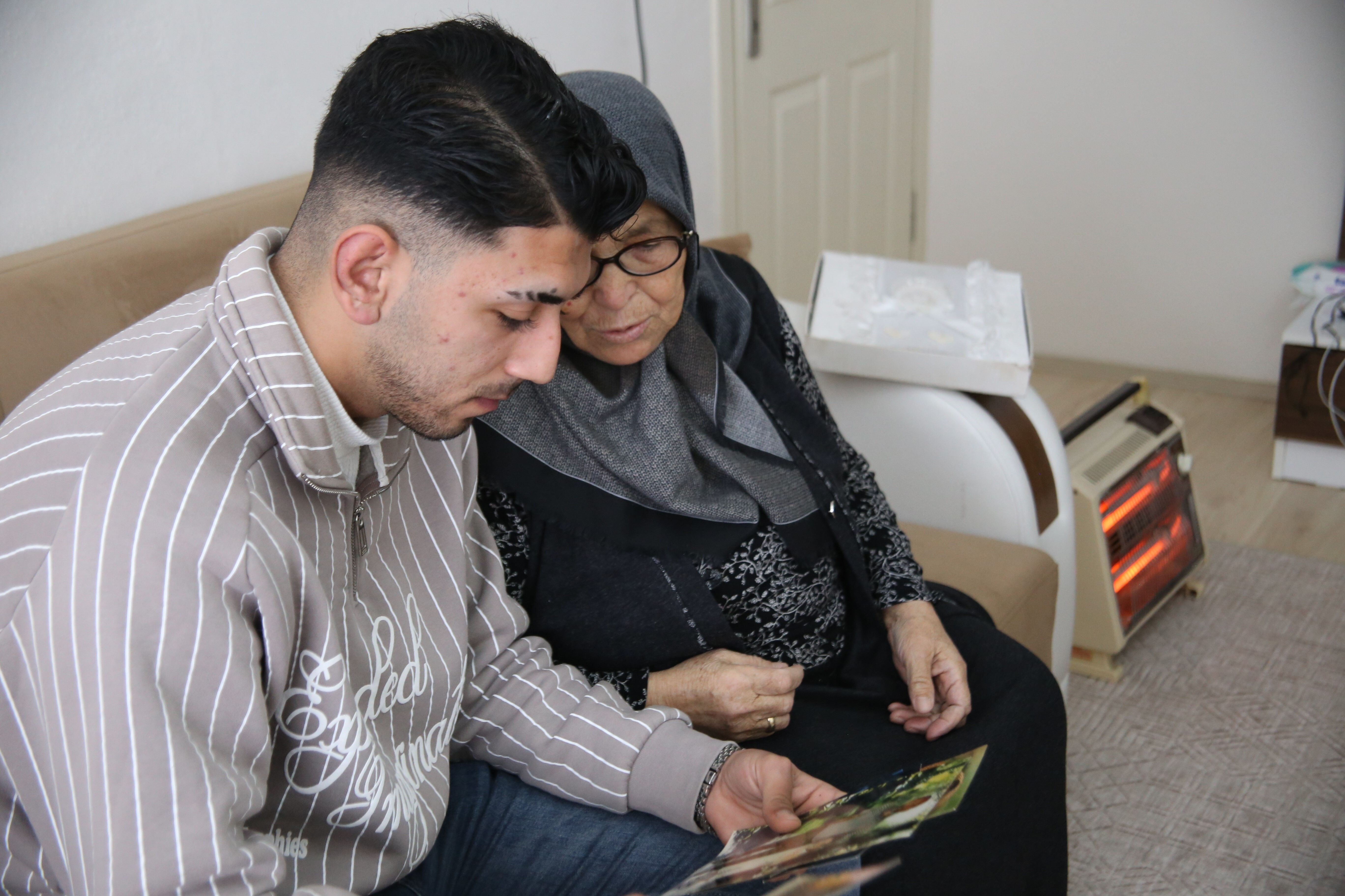 İki bileziğe 3 günlük bebekken evlatlık verildi! 21 yıl sonra ailesini arıyor İki bileziğe 3 günlük bebekken evlatlık verildi! 21 yıl sonra ailesini arıyor - 3. Resim