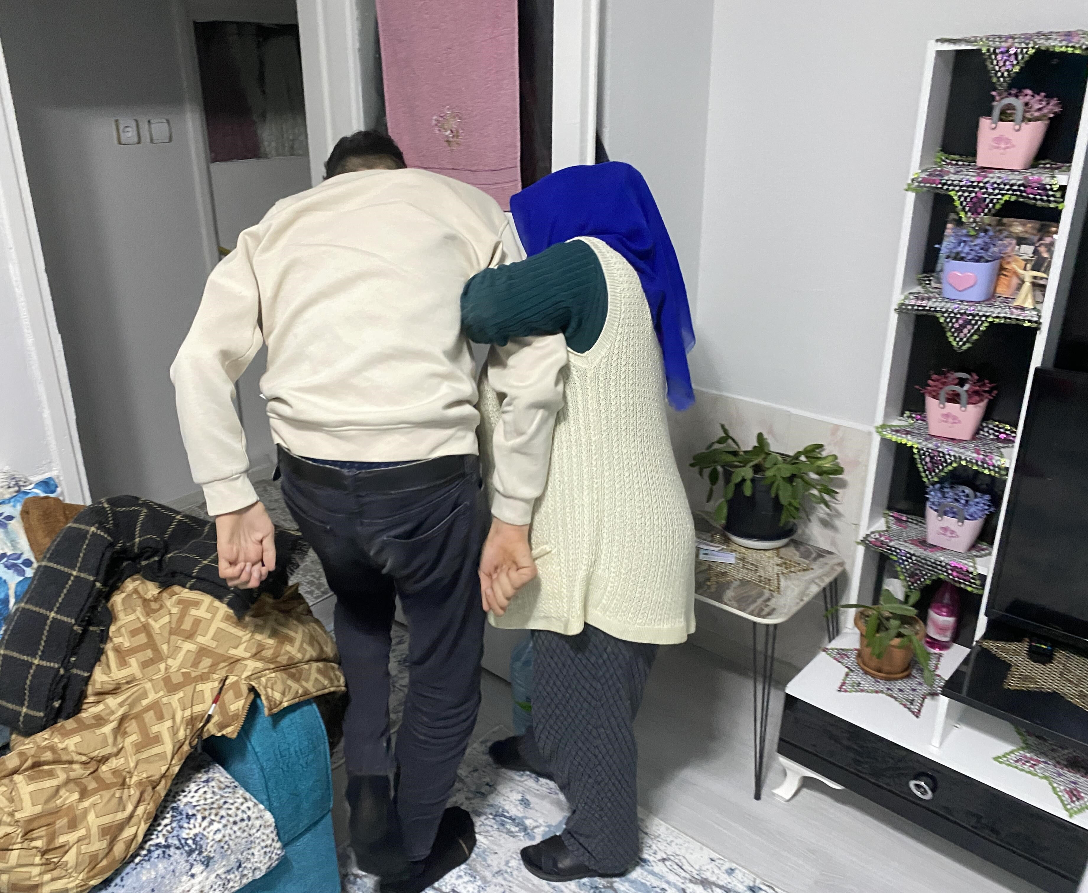 Öyle bir hastalık ki ne yürüyor, ne yiyor...  "Her şey bir anda oldu, delikanlım eriyor" - 1. Resim