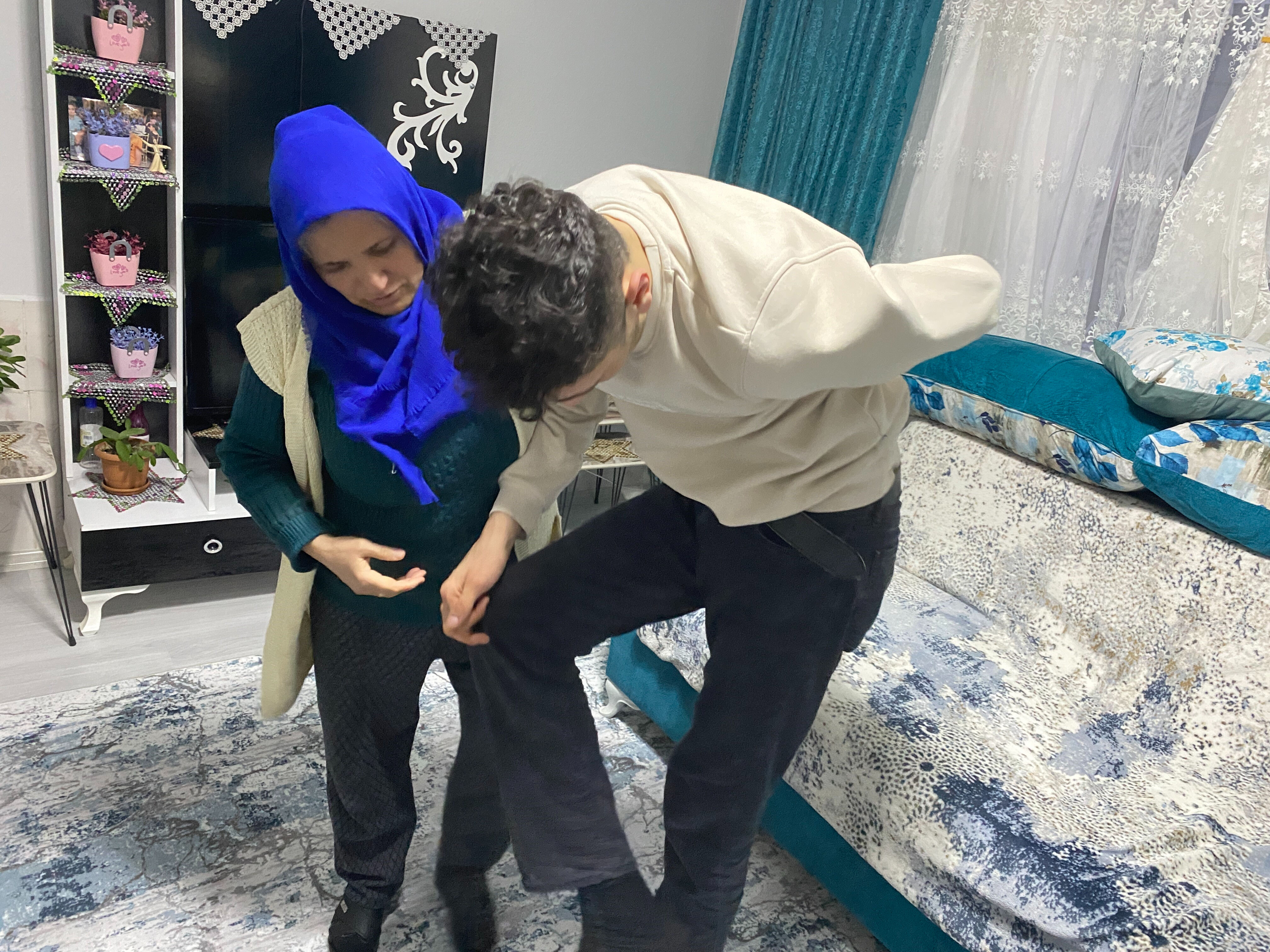 Öyle bir hastalık ki ne yürüyor, ne yiyor...  "Her şey bir anda oldu, delikanlım eriyor" - 2. Resim