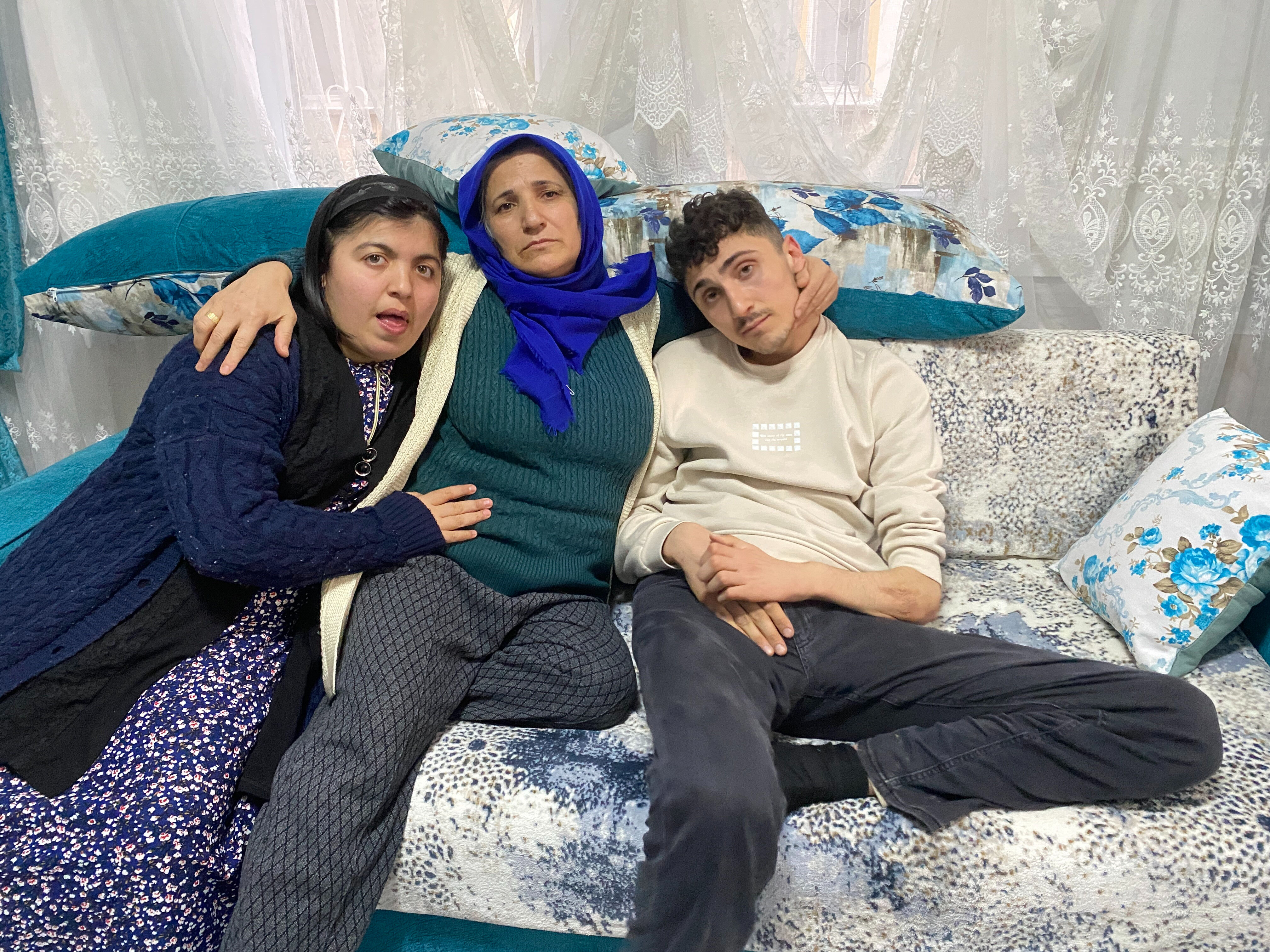 Öyle bir hastalık ki ne yürüyor, ne yiyor...  "Her şey bir anda oldu, delikanlım eriyor" - 3. Resim