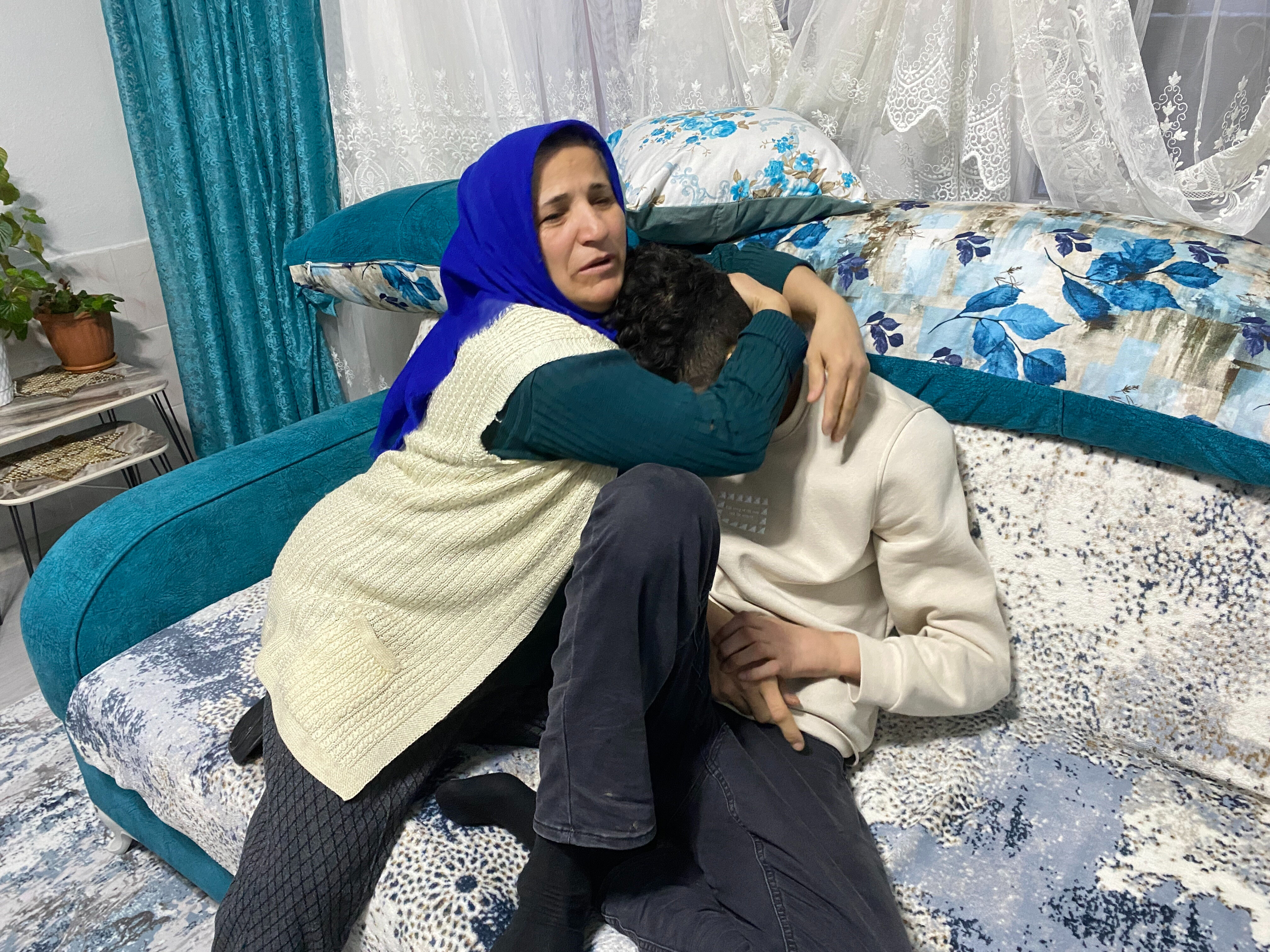 Öyle bir hastalık ki ne yürüyor, ne yiyor...  "Her şey bir anda oldu, delikanlım eriyor" - 4. Resim