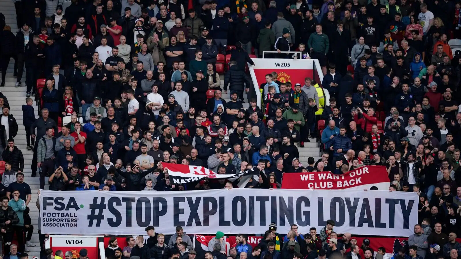 Premier Lig zorlu dönemeçte! Taraftarlar bilet fiyatlarından şikayetçi - 2. Resim