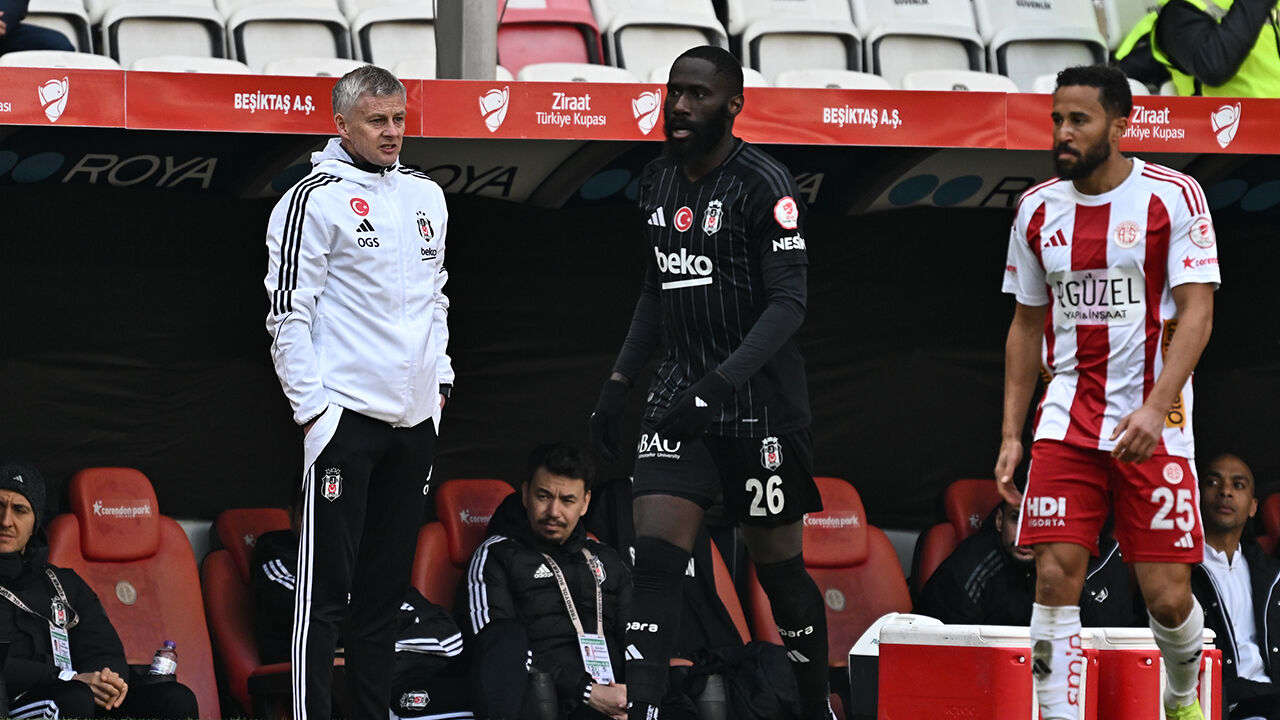 Solskjaer'den yabancı hakem sorusuna cevap! Solskjaer'den yabancı hakem sorusuna cevap! - 3. Resim