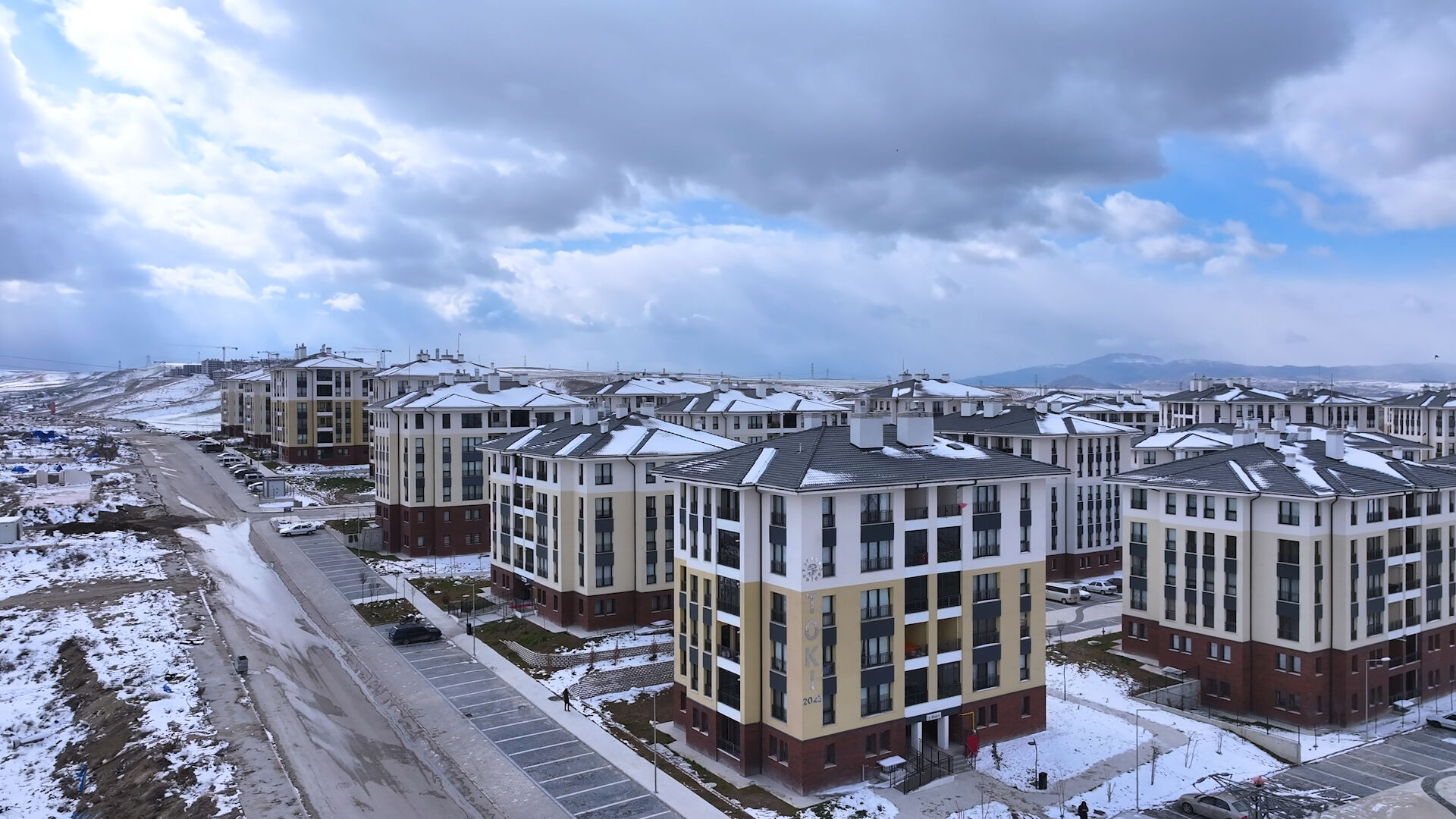 Bakan Murat Kurum'dan Özgür Özel'e 'konut' göndermesi! Onlar konuşur, AK Parti yapar - 2. Resim