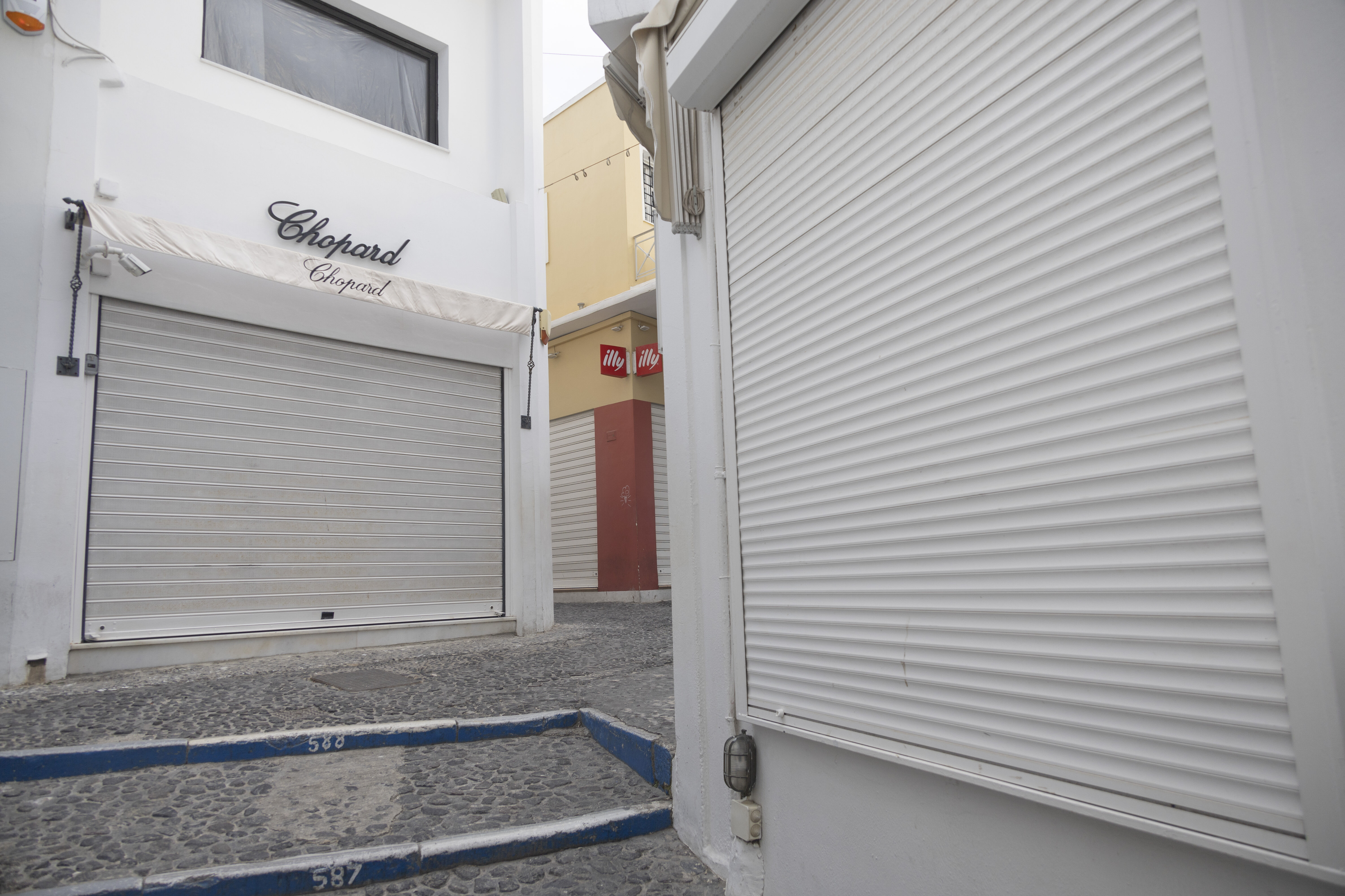 Bitmek bilmeyen depremler kabusa dönüştü! Santorini ve Amorgos 'hayalet ada' oldu - 1. Resim