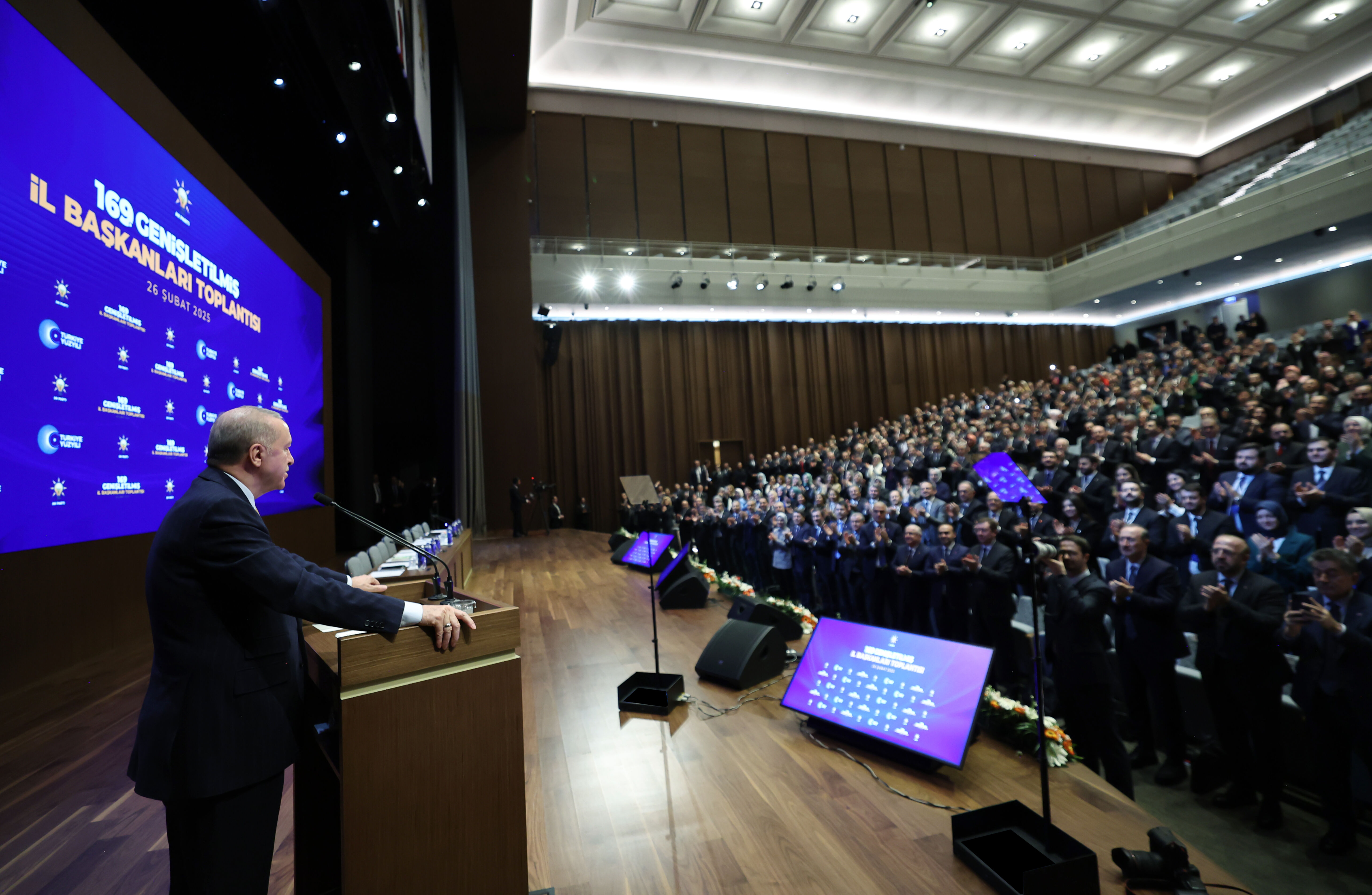 Erdoğan'dan Özgür Özel'e tarihi tepki: Başkomutan olarak sesleniyorum; ayağını denk al - 2. Resim