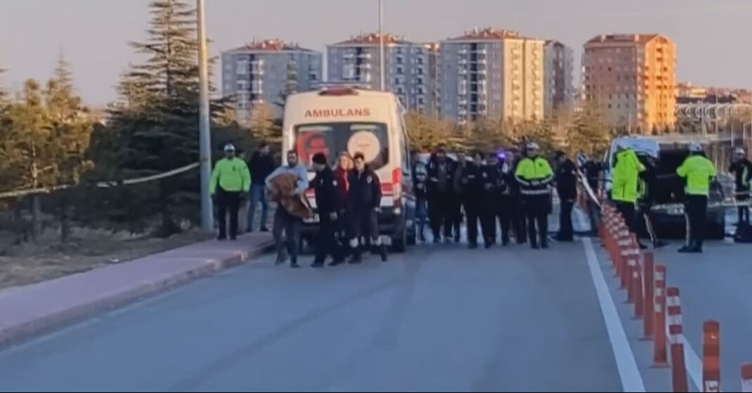 Konya'da patlayan otomobilde 3 aylık bebek ve teyzesi öldü! Bebeğin cansız bedenini battaniyeye sardı - 3. Resim