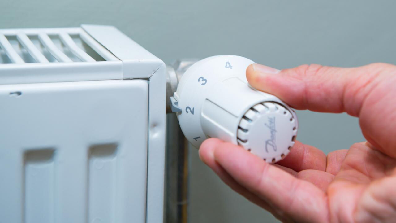 Perde kaloriferin ısısını d&uuml;ş&uuml;r&uuml;r m&uuml;, etkiler mi? Doğal gazda tasarruf y&ouml;ntemleri - 1. Resim