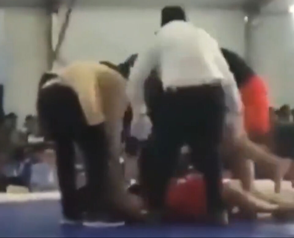 Spor camiasını sarsan olay! Boksör, maç esnasında kalp krizi geçirdi - 1. Resim