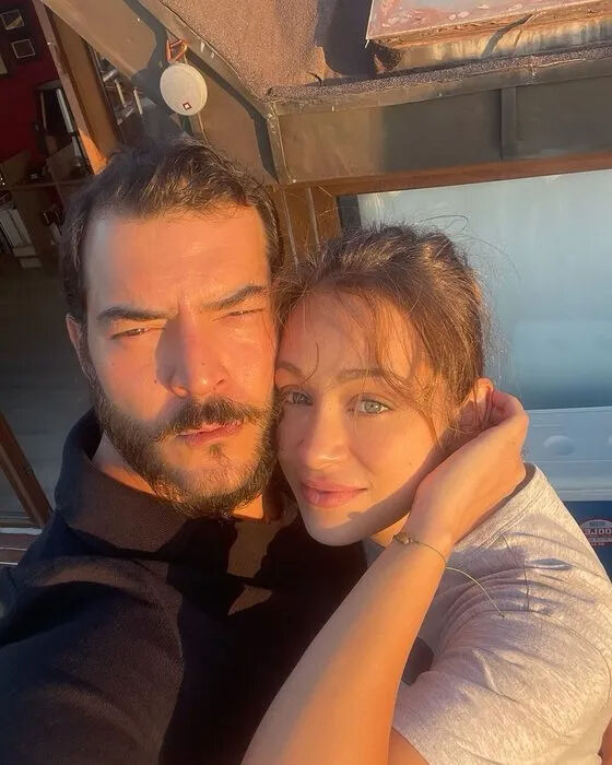 Çağrı Şensoy ile Buse Arslan bebeklerinin ismini açıkladı! Sosyal medyada beğeni yağdı - 3. Resim