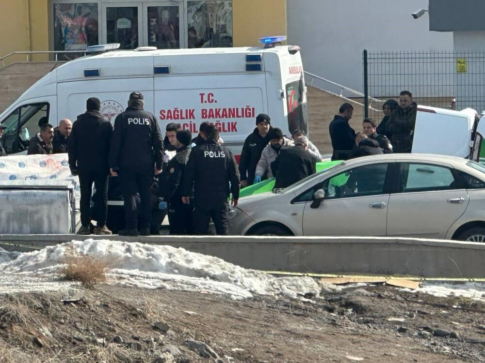 Okul bahçesinde kan donduran olay! Boşandığı eşini vurup intihar etti - 1. Resim