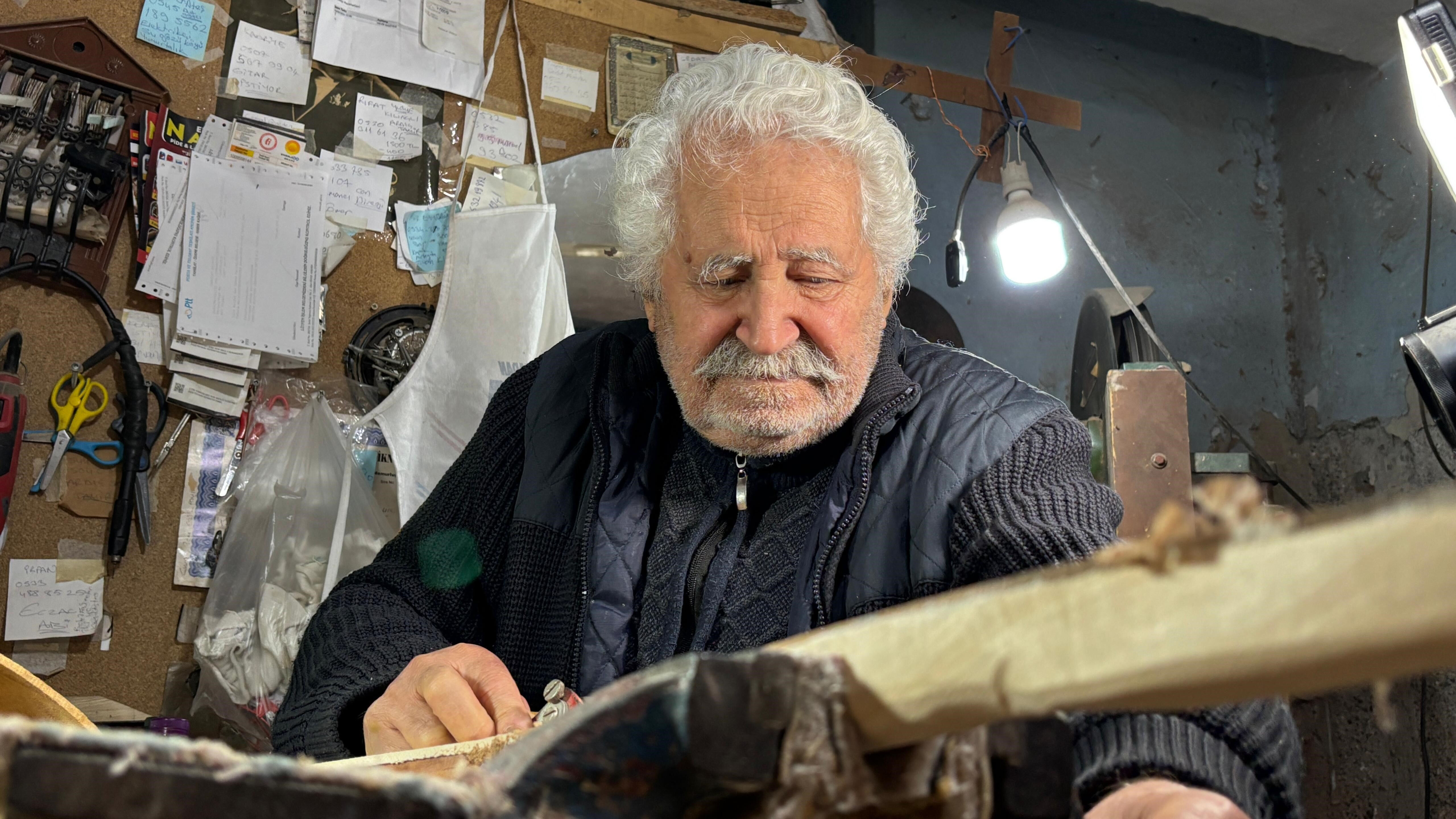 Yıllar sonra ortaya çıktı! Ferdi Tayfur şarkılarını bu dükkanda besteledi... Yıllar sonra ortaya çıktı! Ferdi Tayfur şarkılarını bu dükkanda besteledi... - 6. Resim