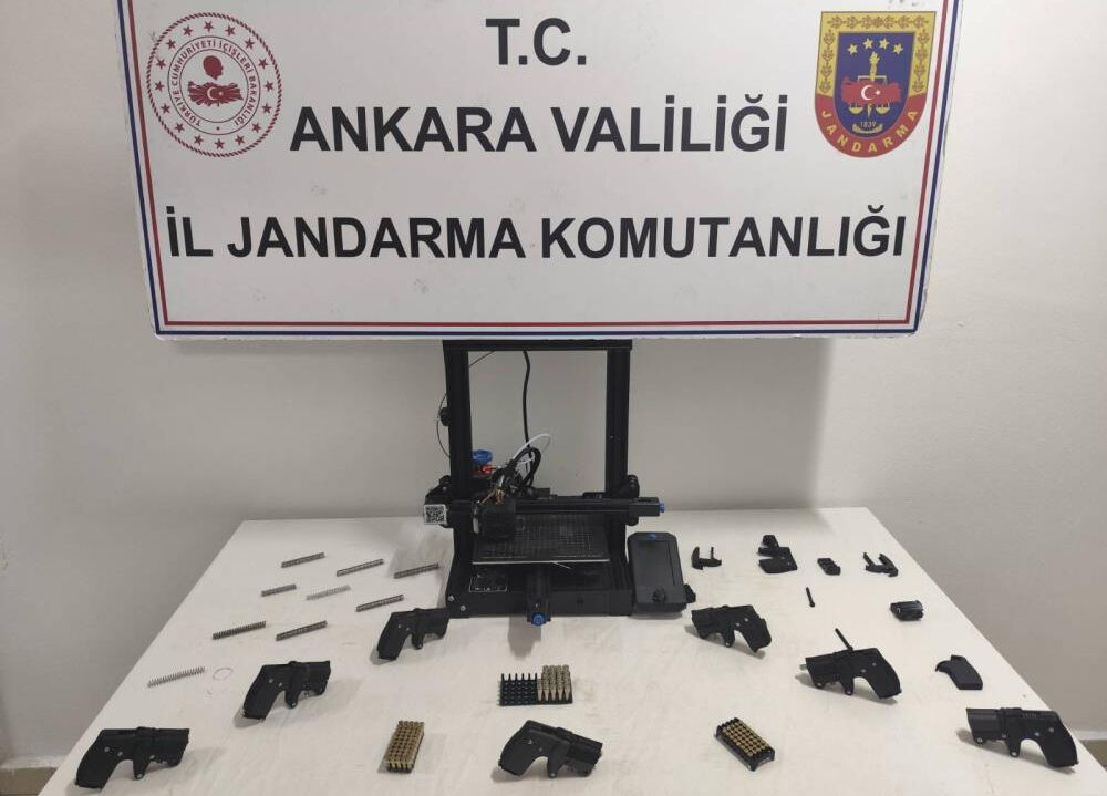 3 boyutlu yazıcıyla suikast silahı üretti, satmaya çalışırken yakalandı - 1. Resim