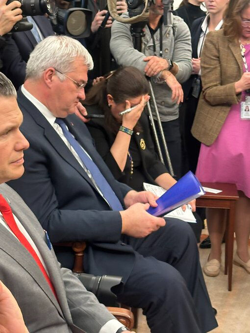 Beyaz Saray'da büyük gerilim! Zelenskiy ve Trump arasında tartışma çıktı Beyaz Saray'da büyük gerilim! Zelenskiy ve Trump arasında tartışma çıktı - 3. Resim