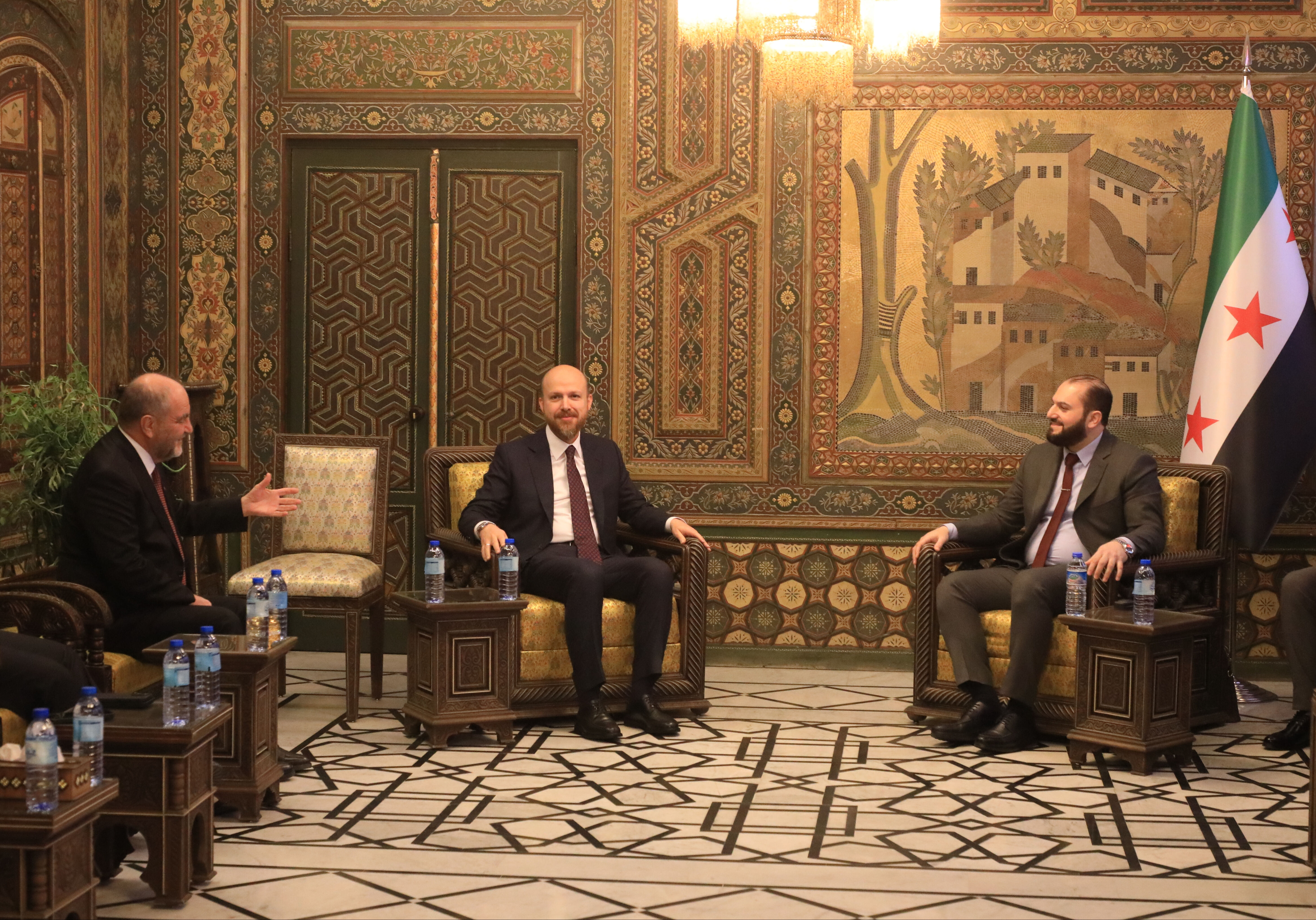 Bilal Erdoğan, Şam'da! Emevi Camii'nde cuma namazını kıldı - 1. Resim