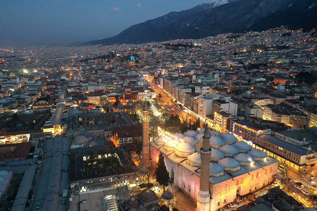 Bir Osmanlı geleneği! Bursa Ulu Cami de ramazana gül suyuyla hazırlandı Bir Osmanlı geleneği! Bursa Ulu Cami de ramazana gül suyuyla yıkandı - 10. Resim