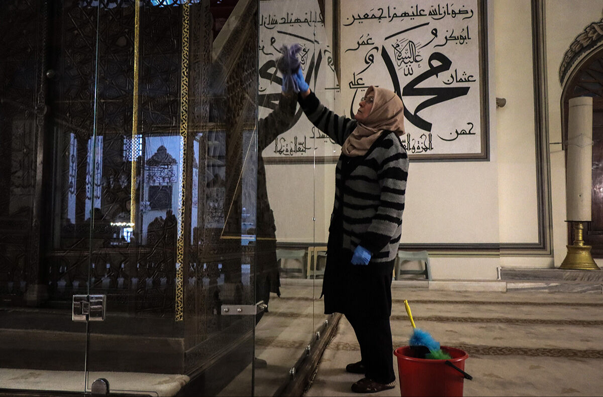 Bir Osmanlı geleneği! Bursa Ulu Cami de ramazana gül suyuyla hazırlandı Bir Osmanlı geleneği! Bursa Ulu Cami de ramazana gül suyuyla yıkandı - 4. Resim