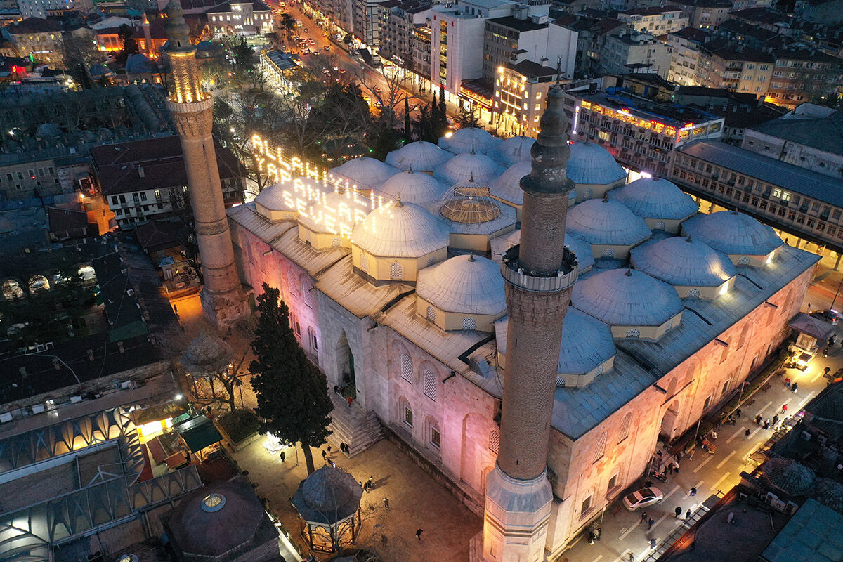 Bir Osmanlı geleneği! Bursa Ulu Cami de ramazana gül suyuyla hazırlandı Bir Osmanlı geleneği! Bursa Ulu Cami de ramazana gül suyuyla yıkandı - 9. Resim