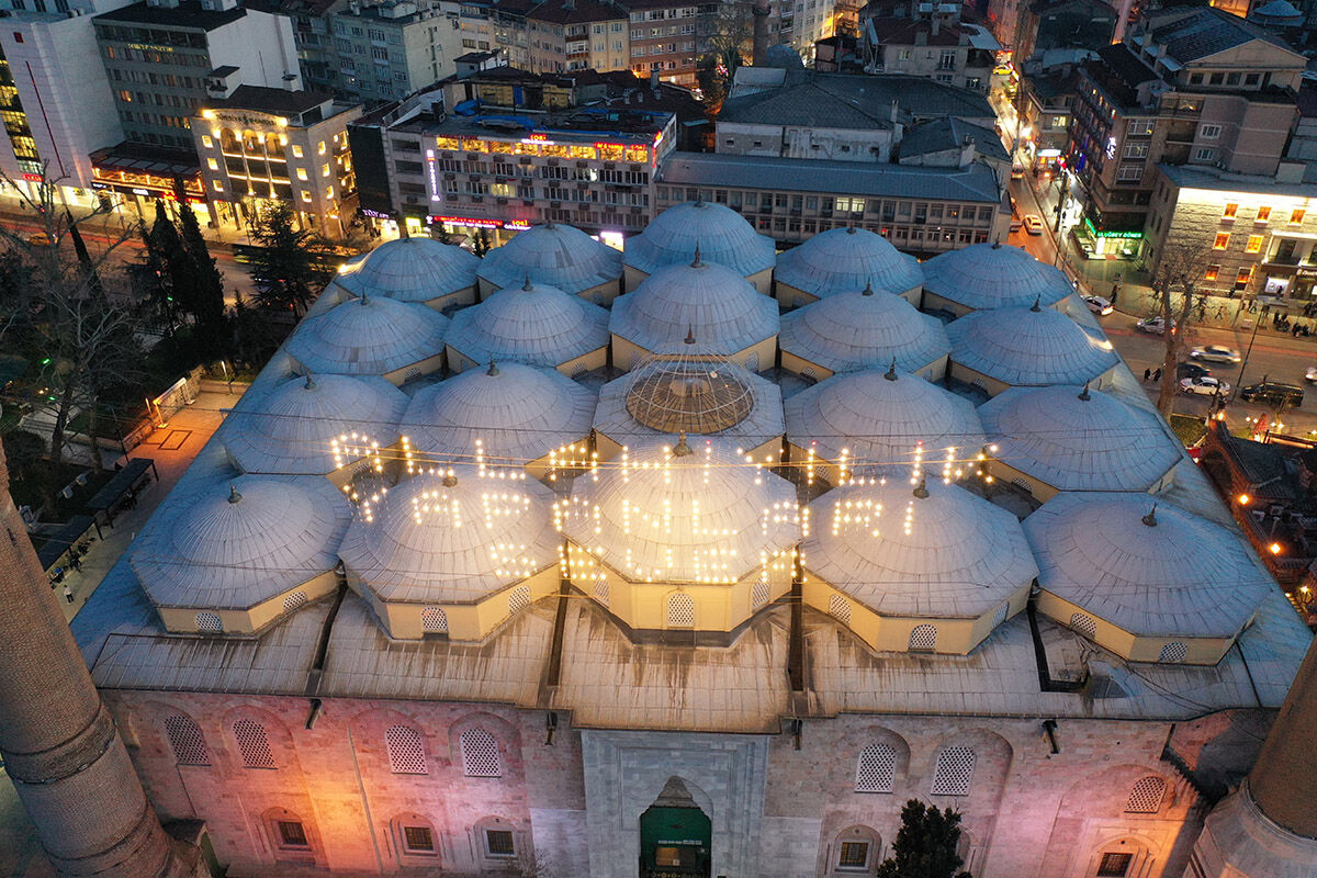 Bir Osmanlı geleneği! Bursa Ulu Cami de ramazana gül suyuyla hazırlandı Bir Osmanlı geleneği! Bursa Ulu Cami de ramazana gül suyuyla yıkandı - 5. Resim