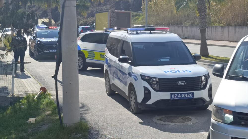 Çalıntı araçtan suç makinesi çıktı! Polisi karşısında görünce intihara kalkıştı - 2. Resim